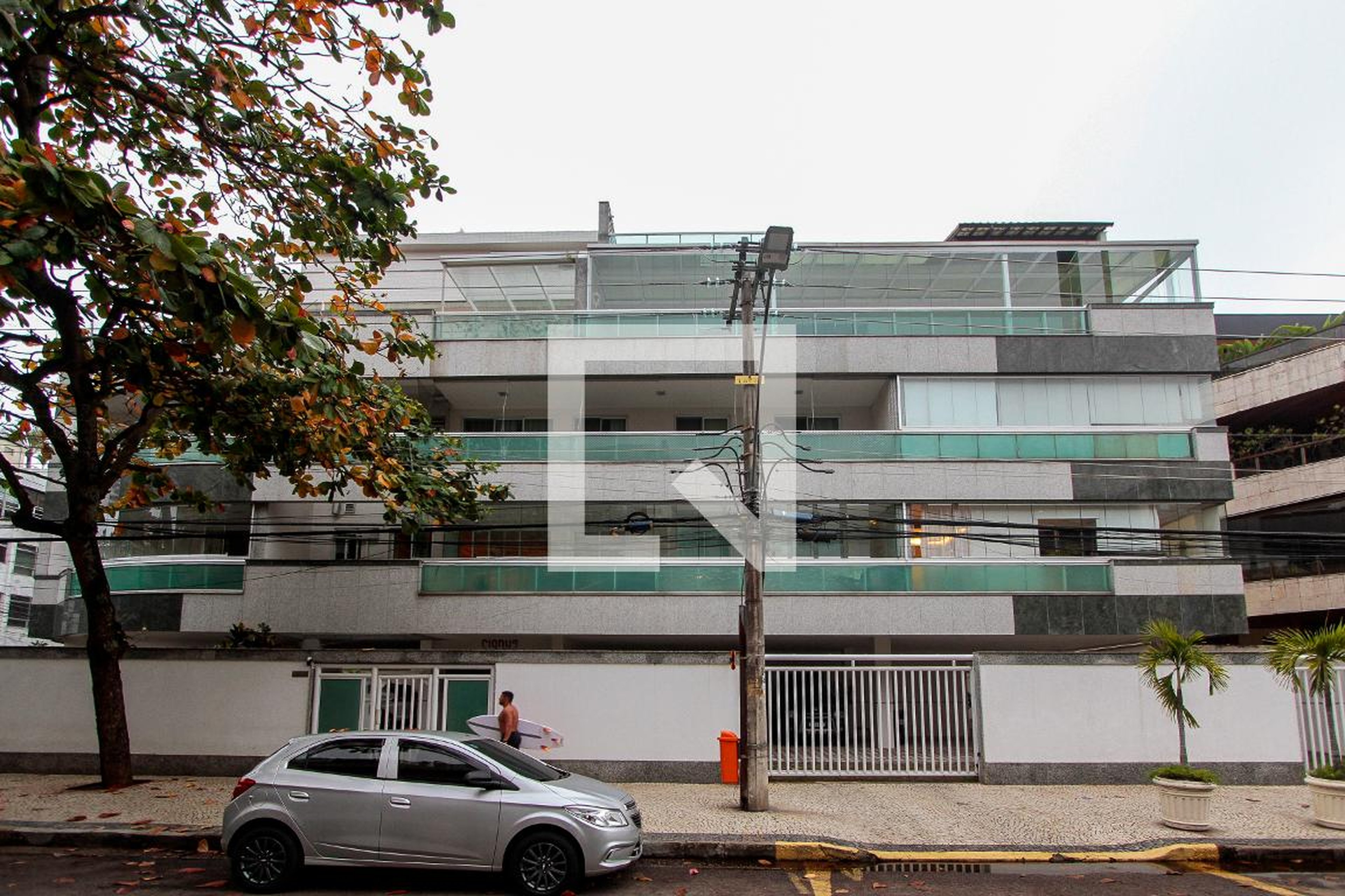 Fachada Condomínio em Rua Tenente Airton Pereira, 117