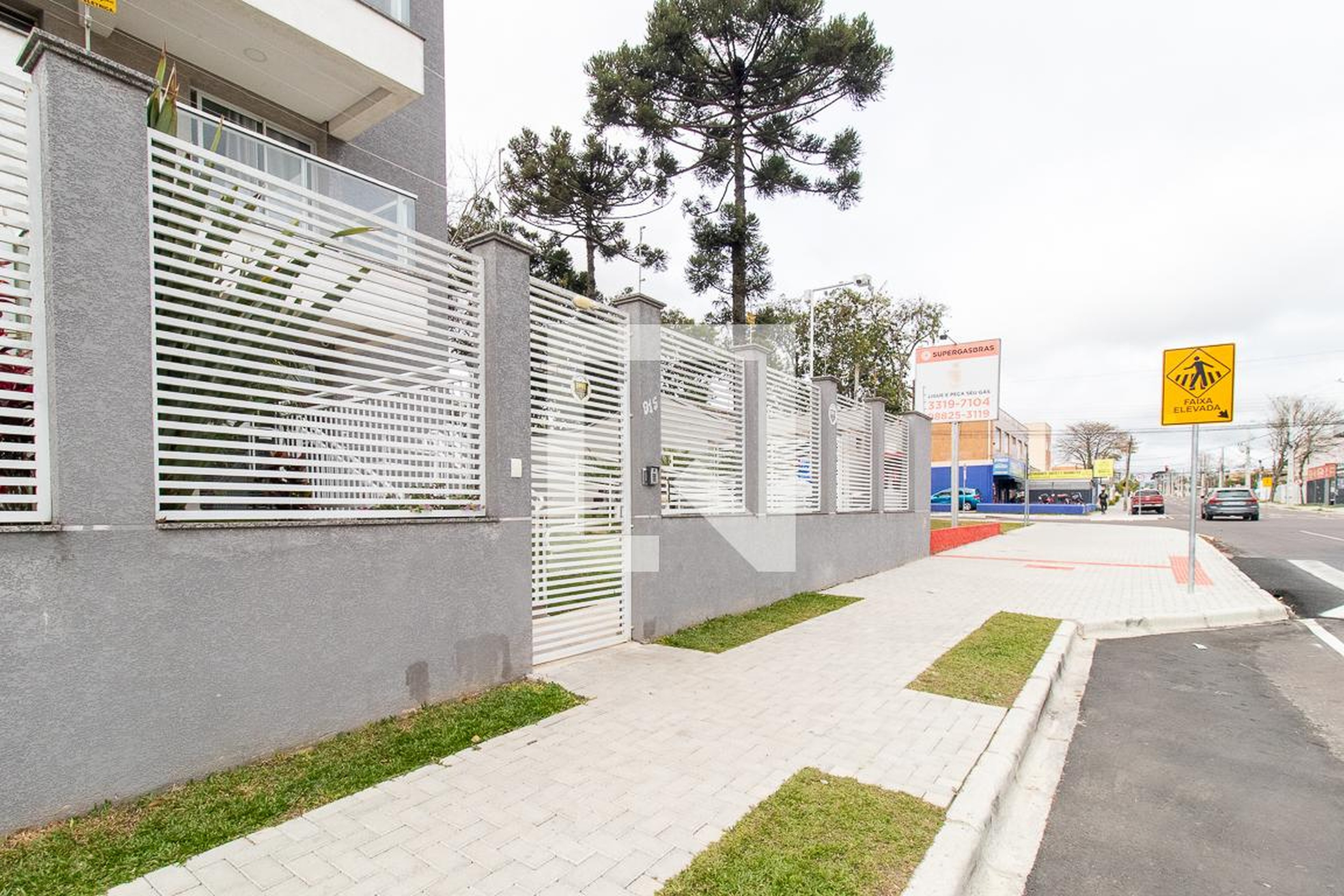 Fachada Condomínio em Rua Maestro Francisco Antonello, 915