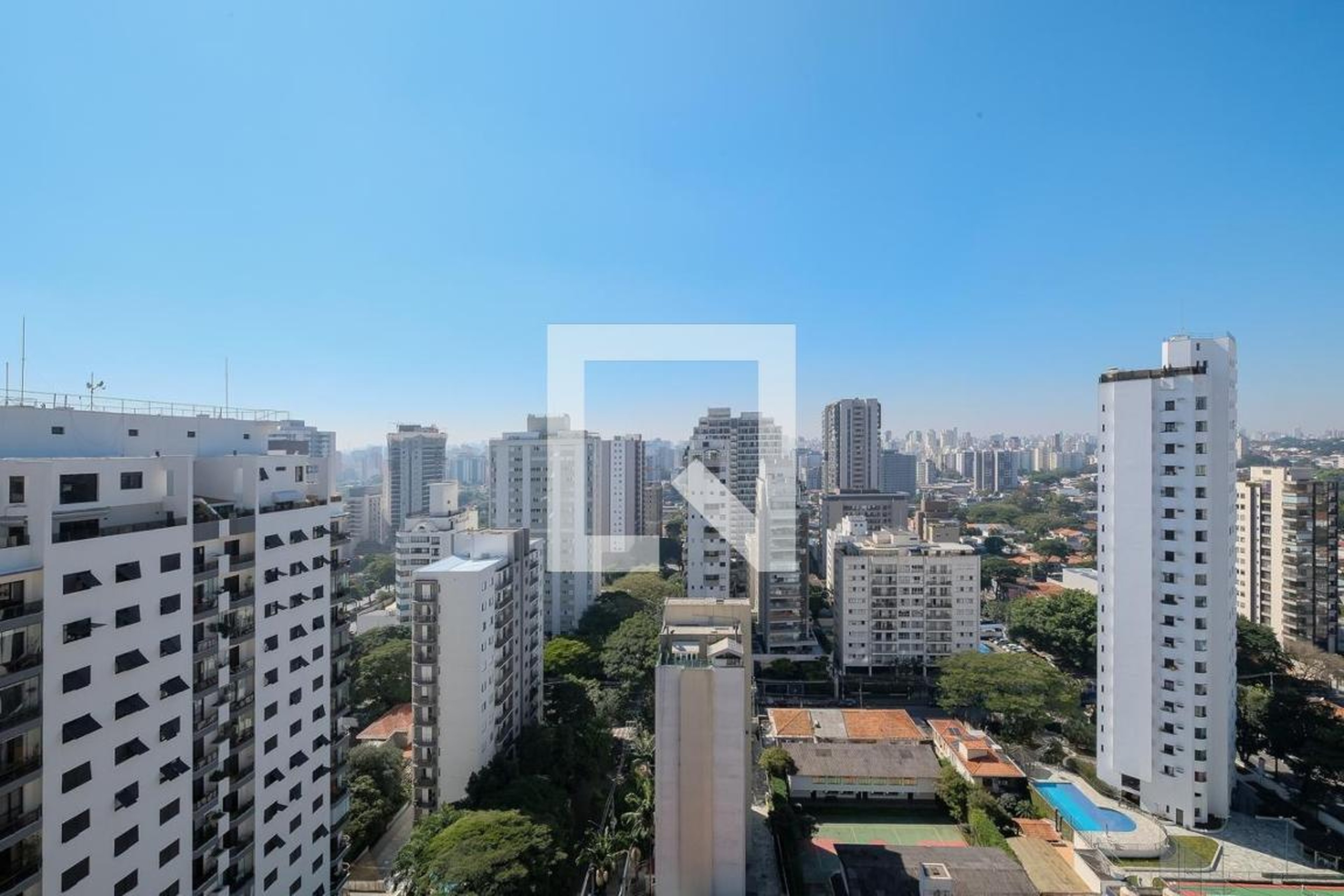 Fachada Condomínio em Rua Constantino de Sousa, 539