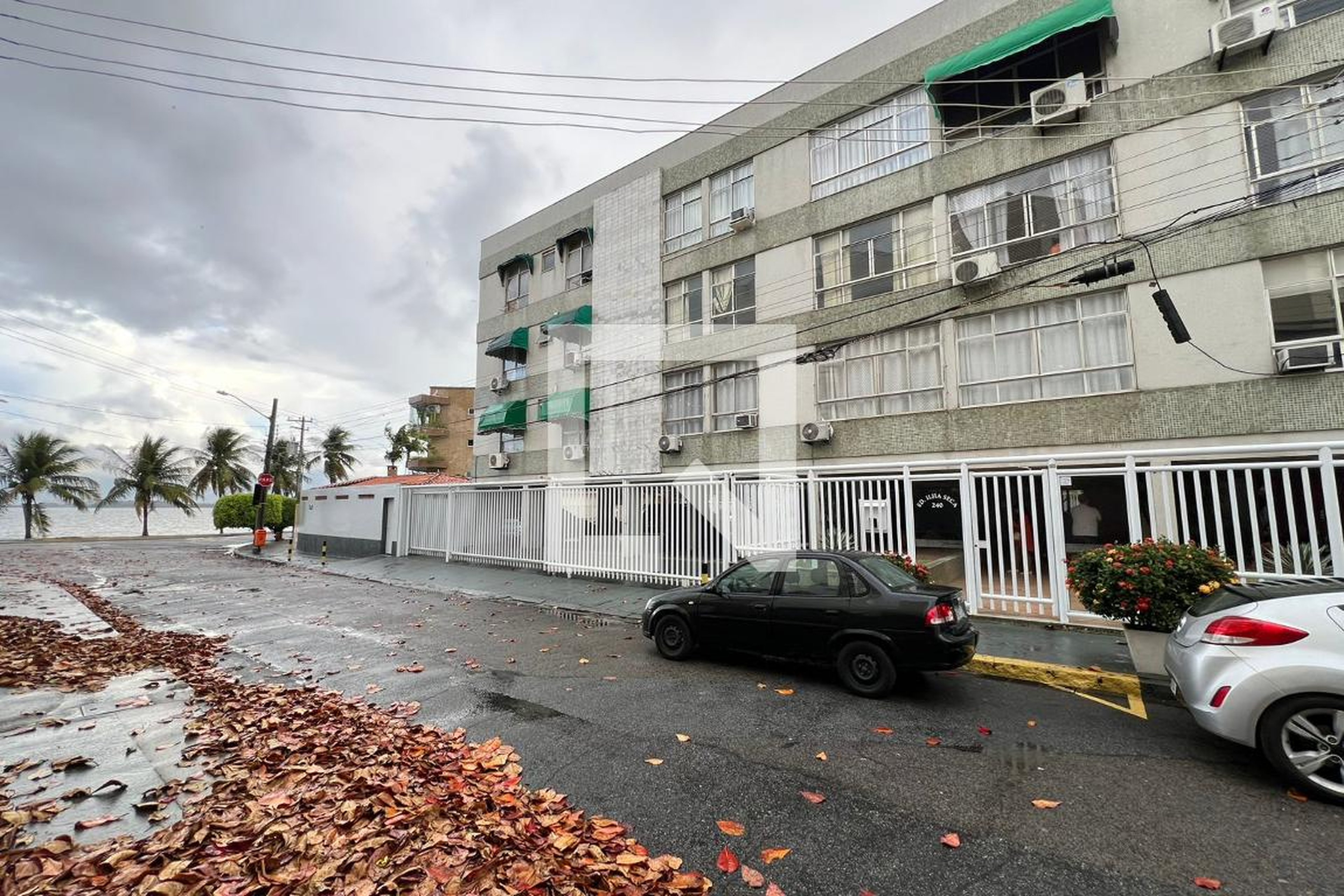 Fachada Condomínio em Rua Galo Branco, 240