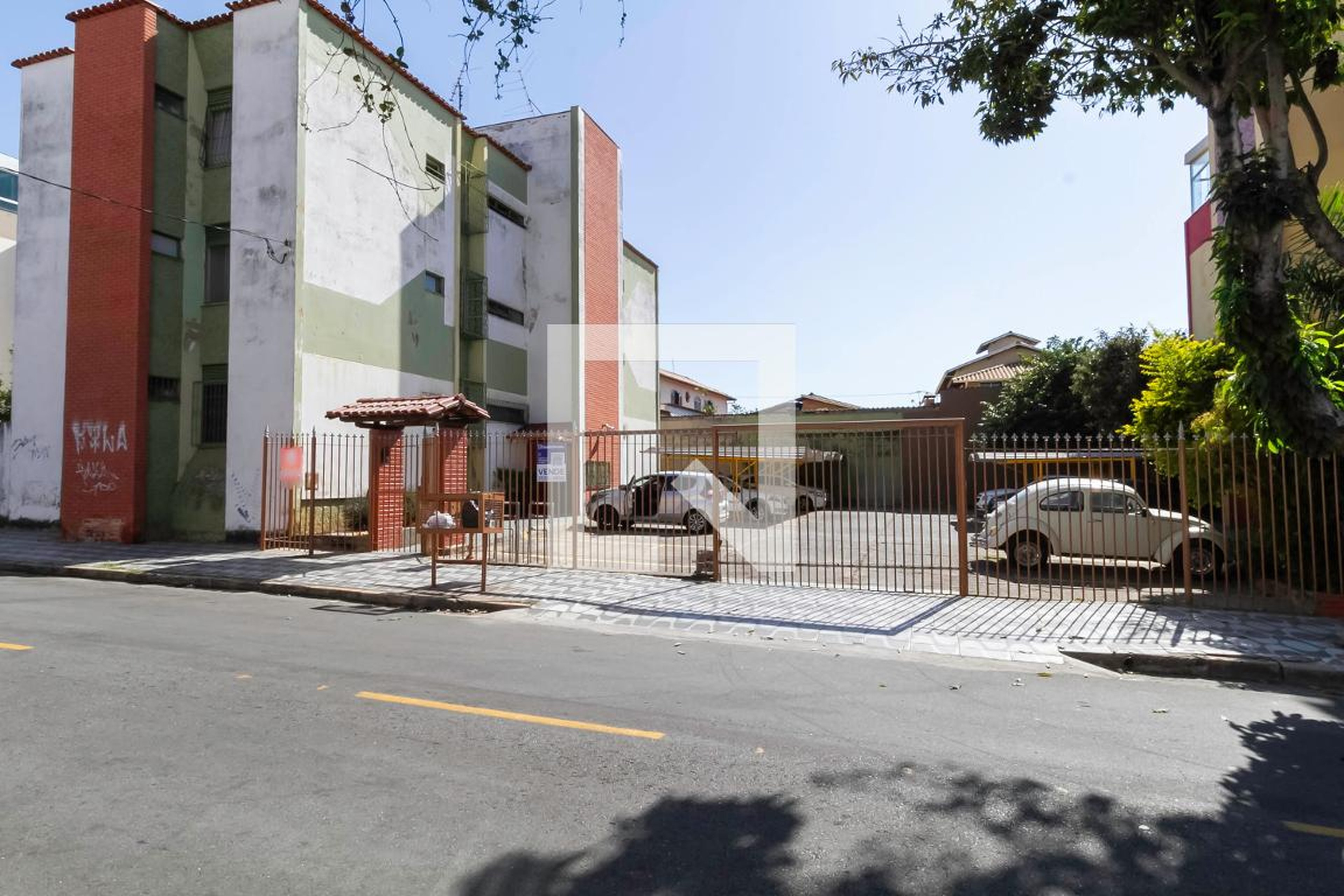 Fachada Condomínio em Rua dos Jês, 105