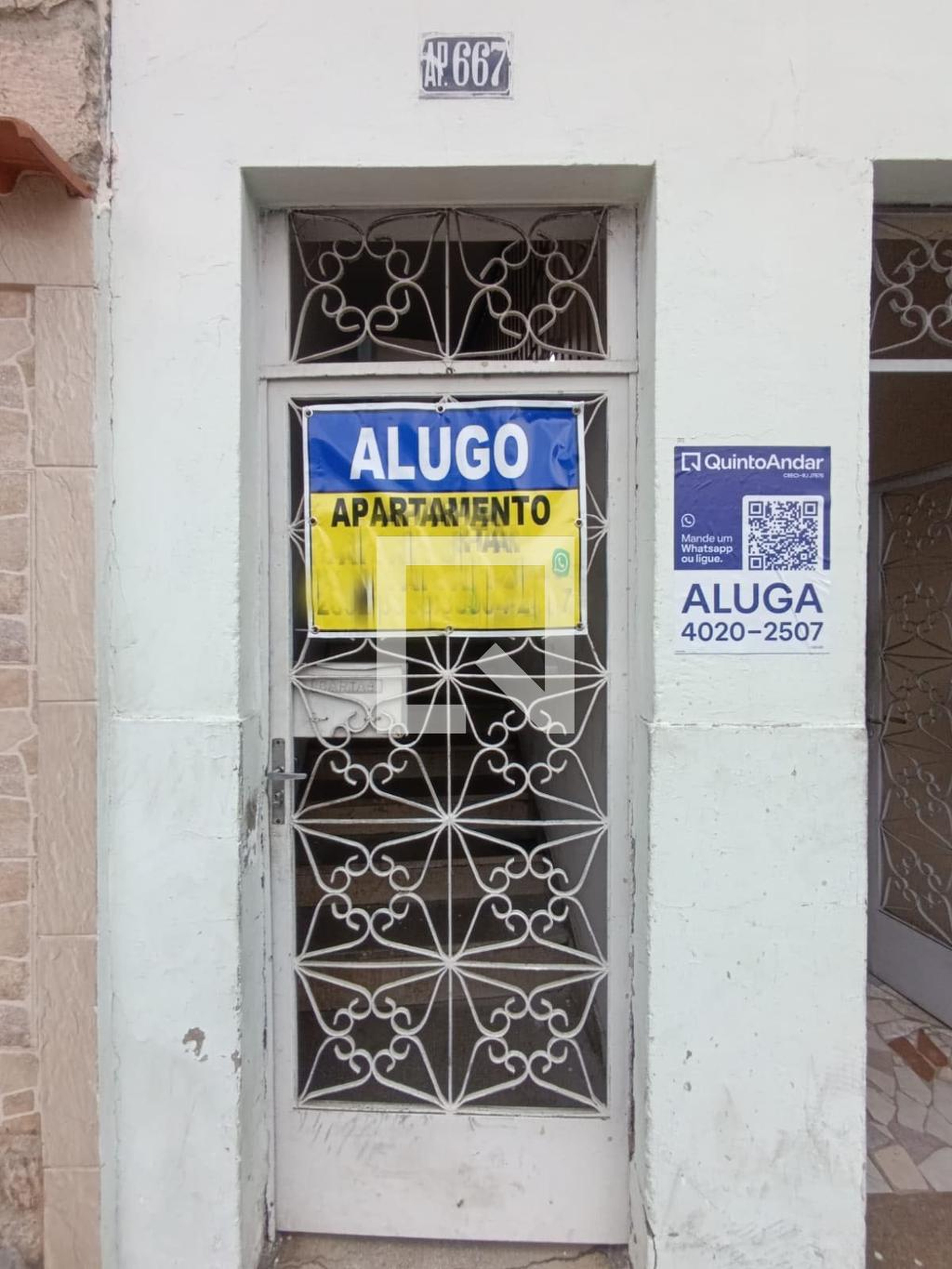 Fachada Condomínio em Rua Alberto Teixeira da Cunha, 667