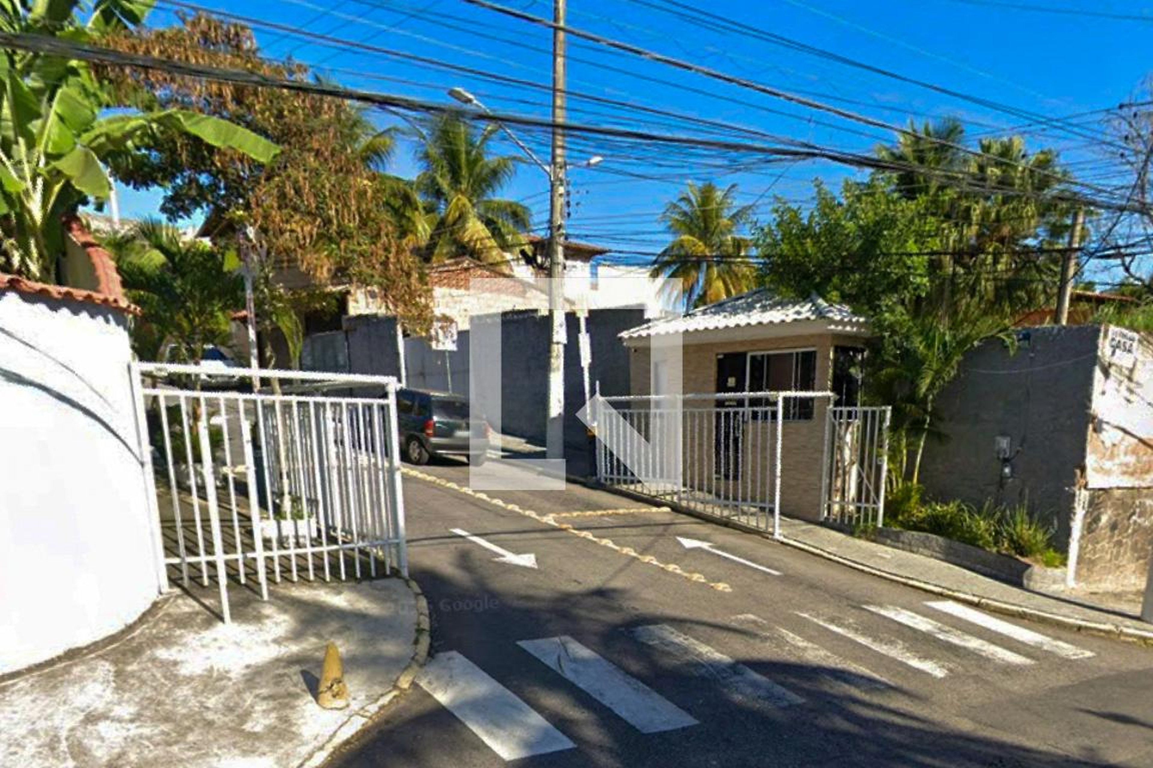 Fachada Condomínio em Rua Coqueiros, 18