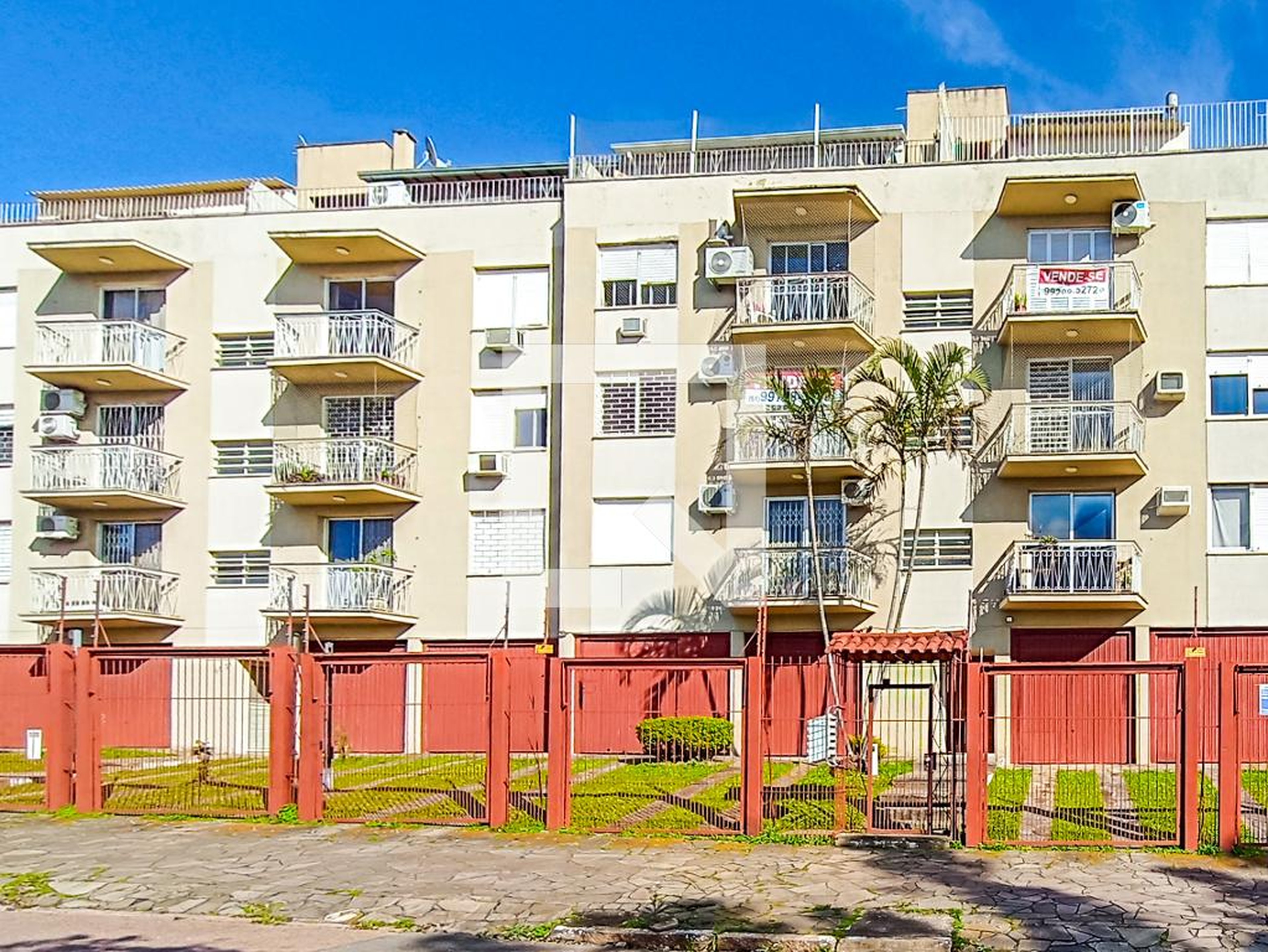 Fachada Condomínio em Rua General Gomes Carneiro, 1021