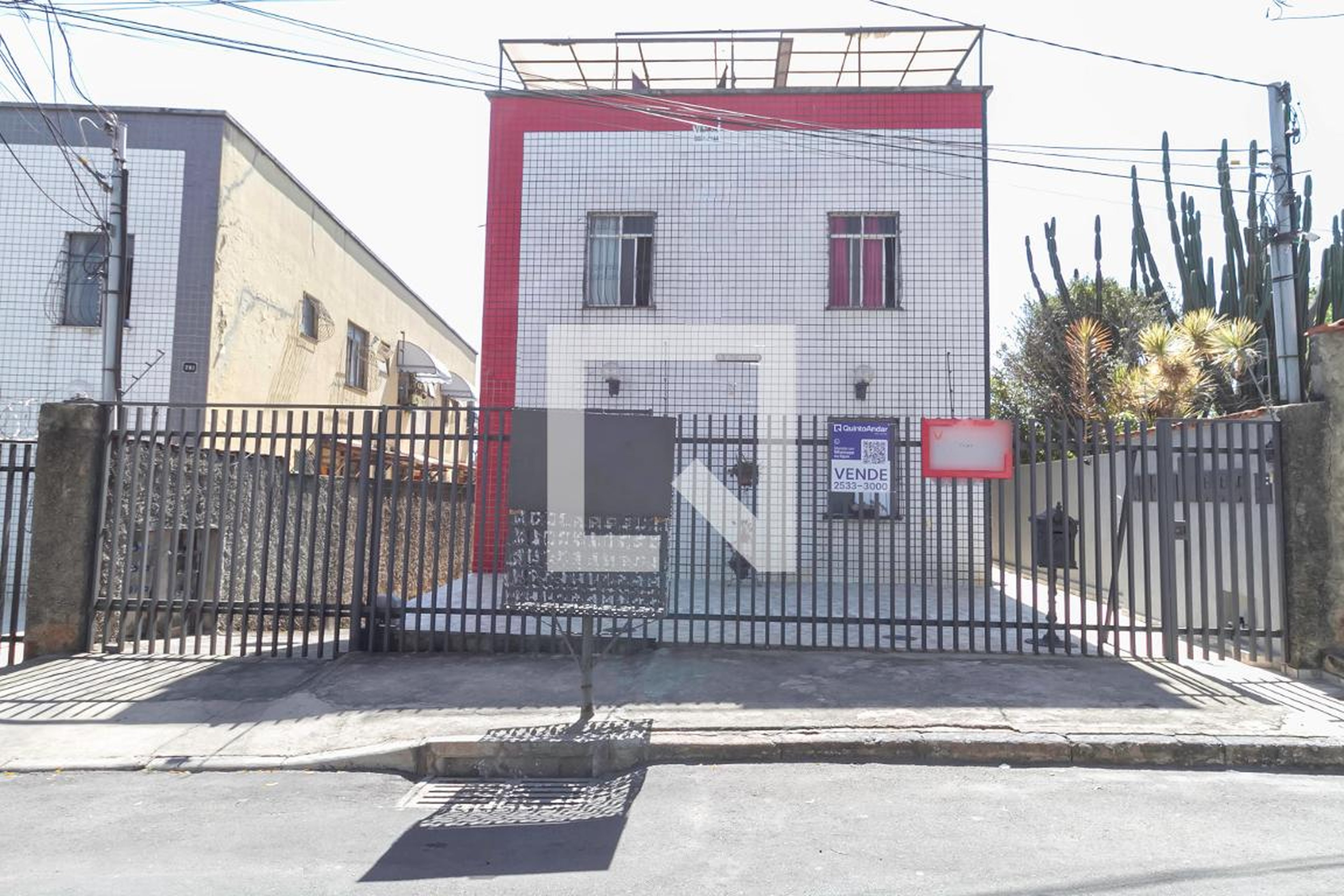 Fachada Condomínio em Rua Jeupira, 295