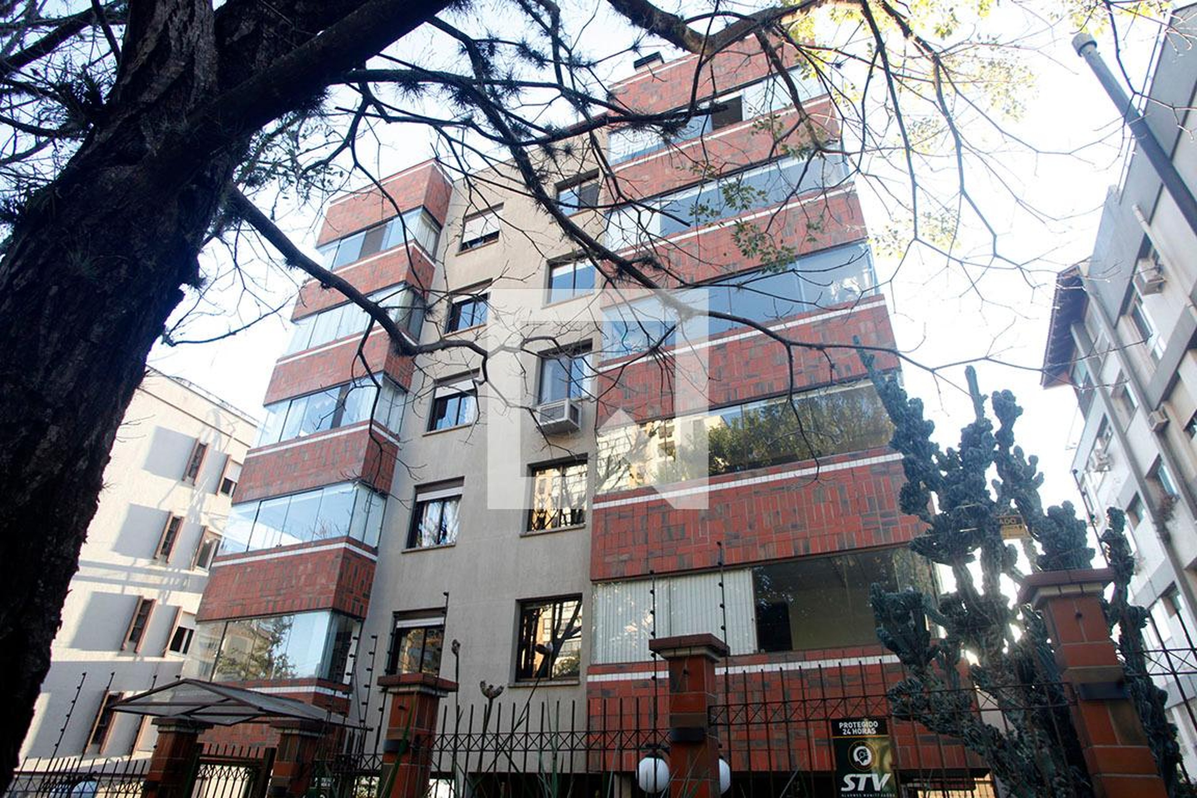 Fachada Condomínio em Rua Coronel Corte Real, 827