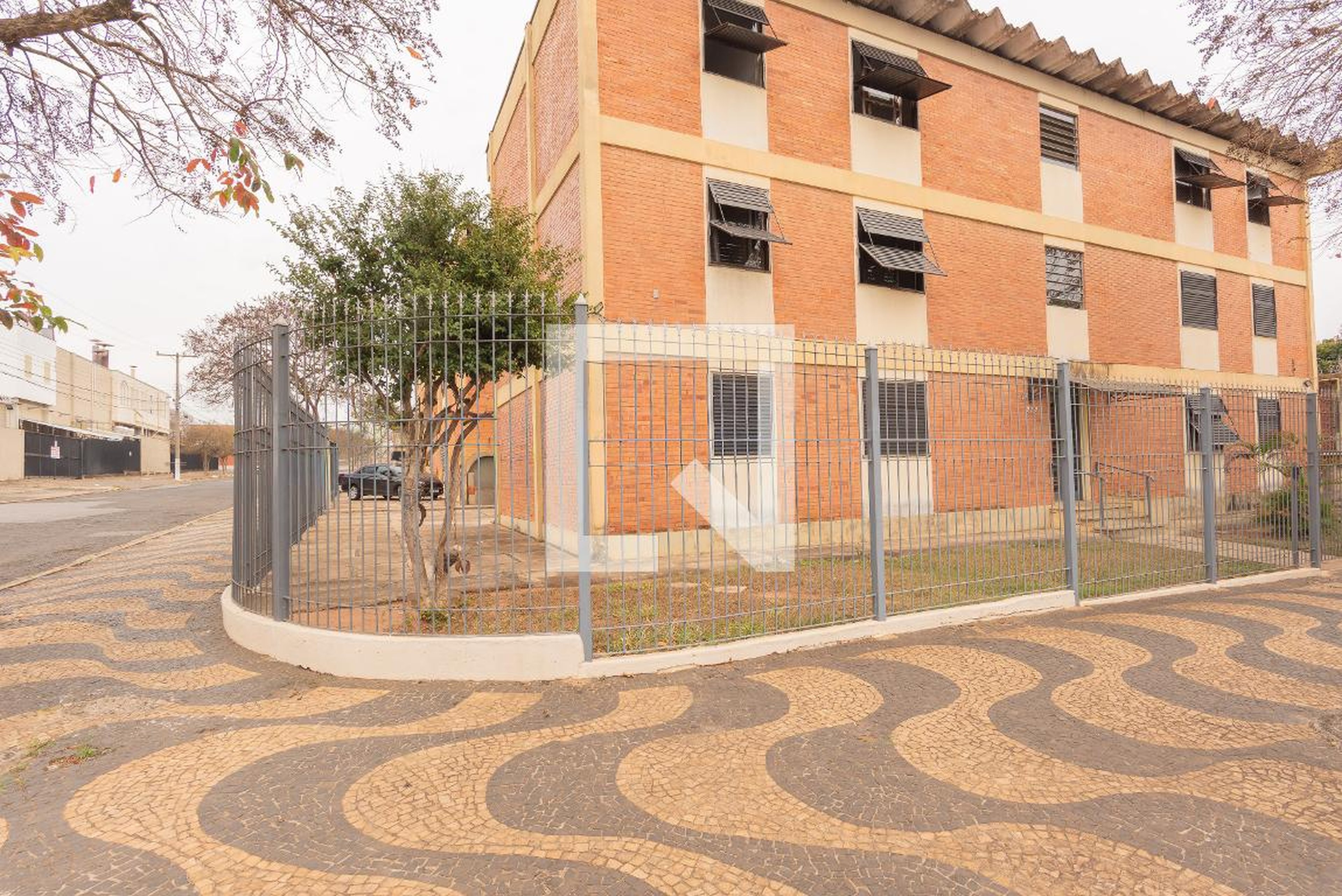 Fachada Condomínio em Rua Benígno Ribeiro, 272