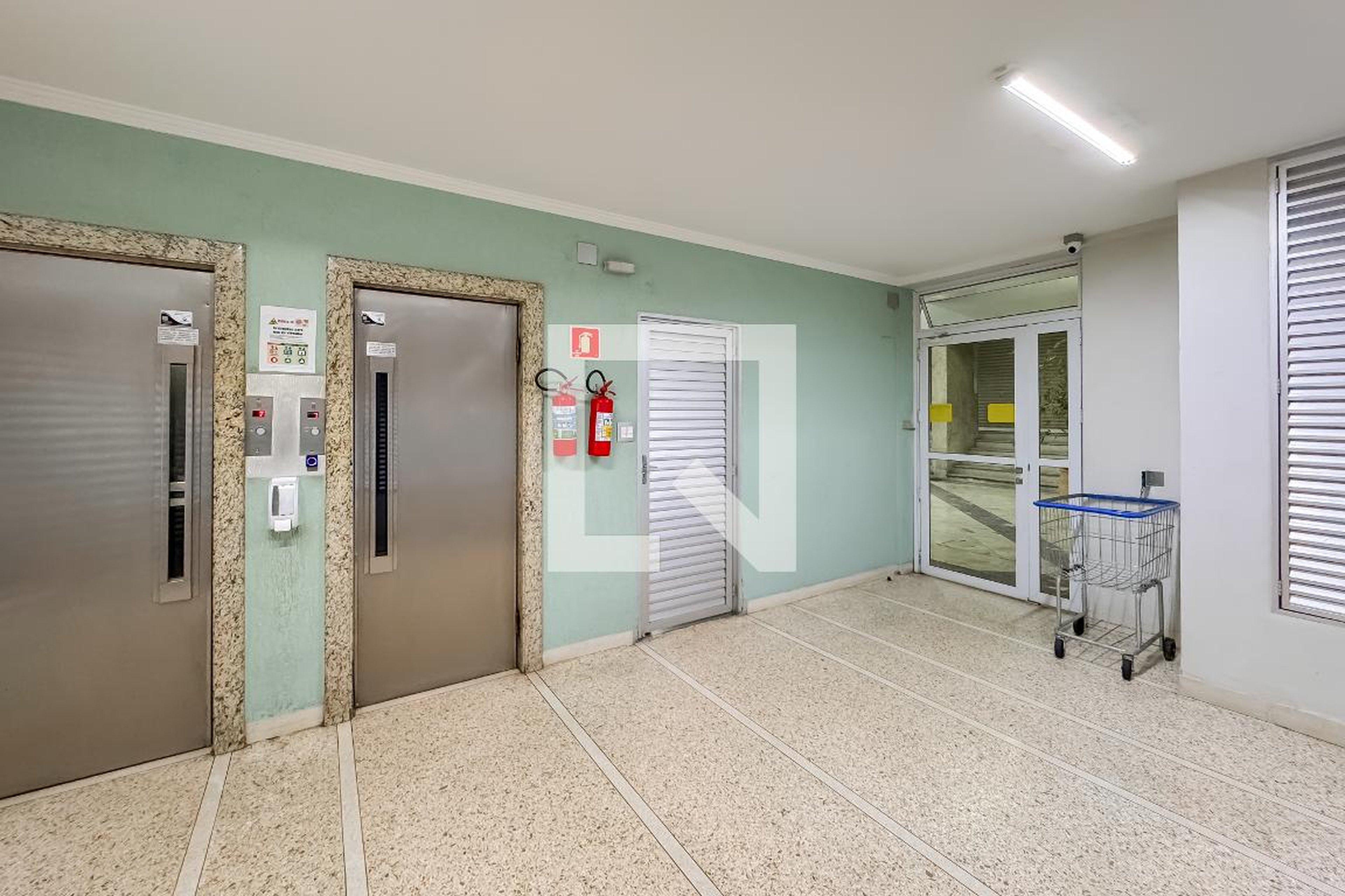 Hall de entrada - Conjunto Comercial e Residencial do Paraíso
