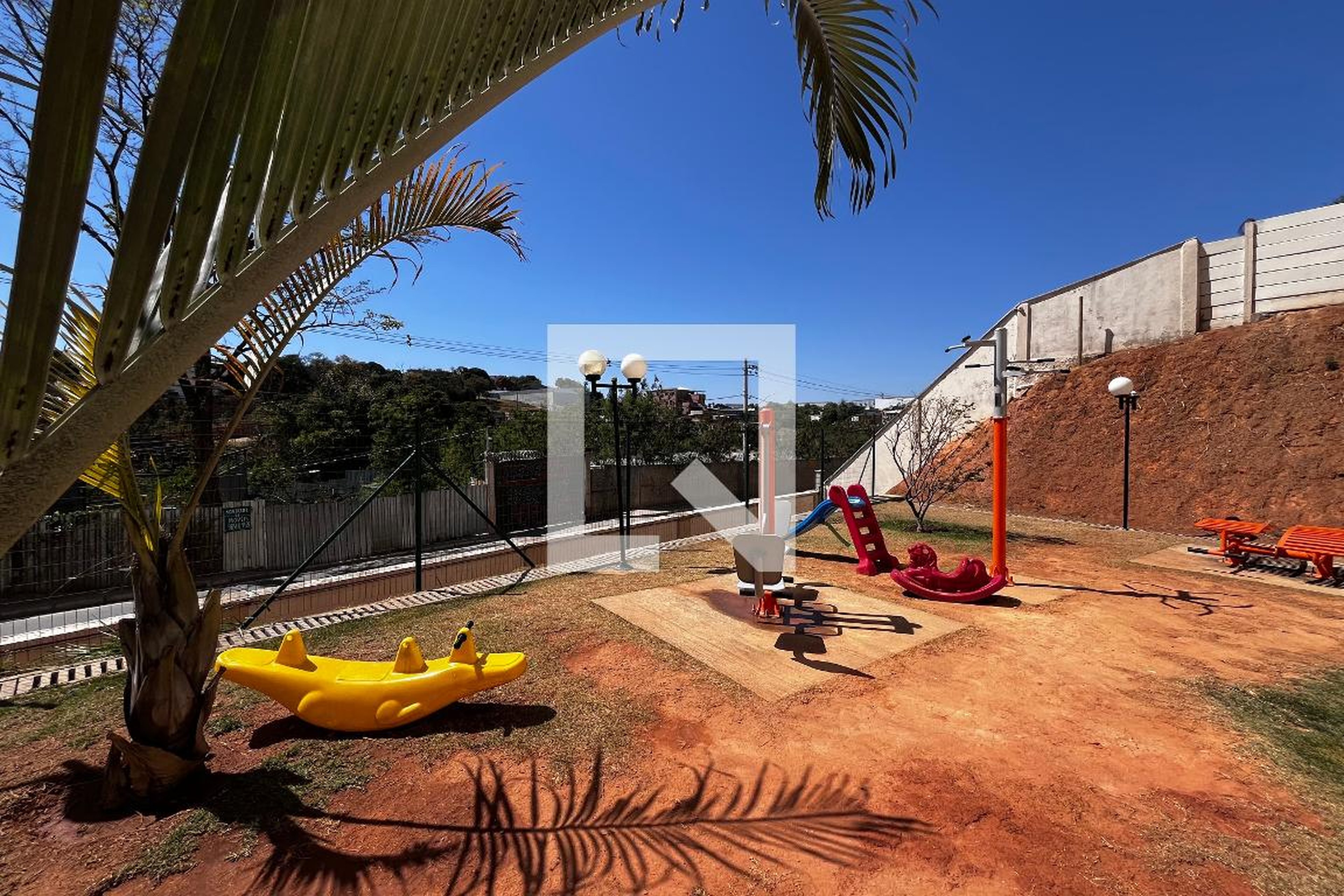 Playground Condomínio em Rua Divino Marques Guimarães, 235