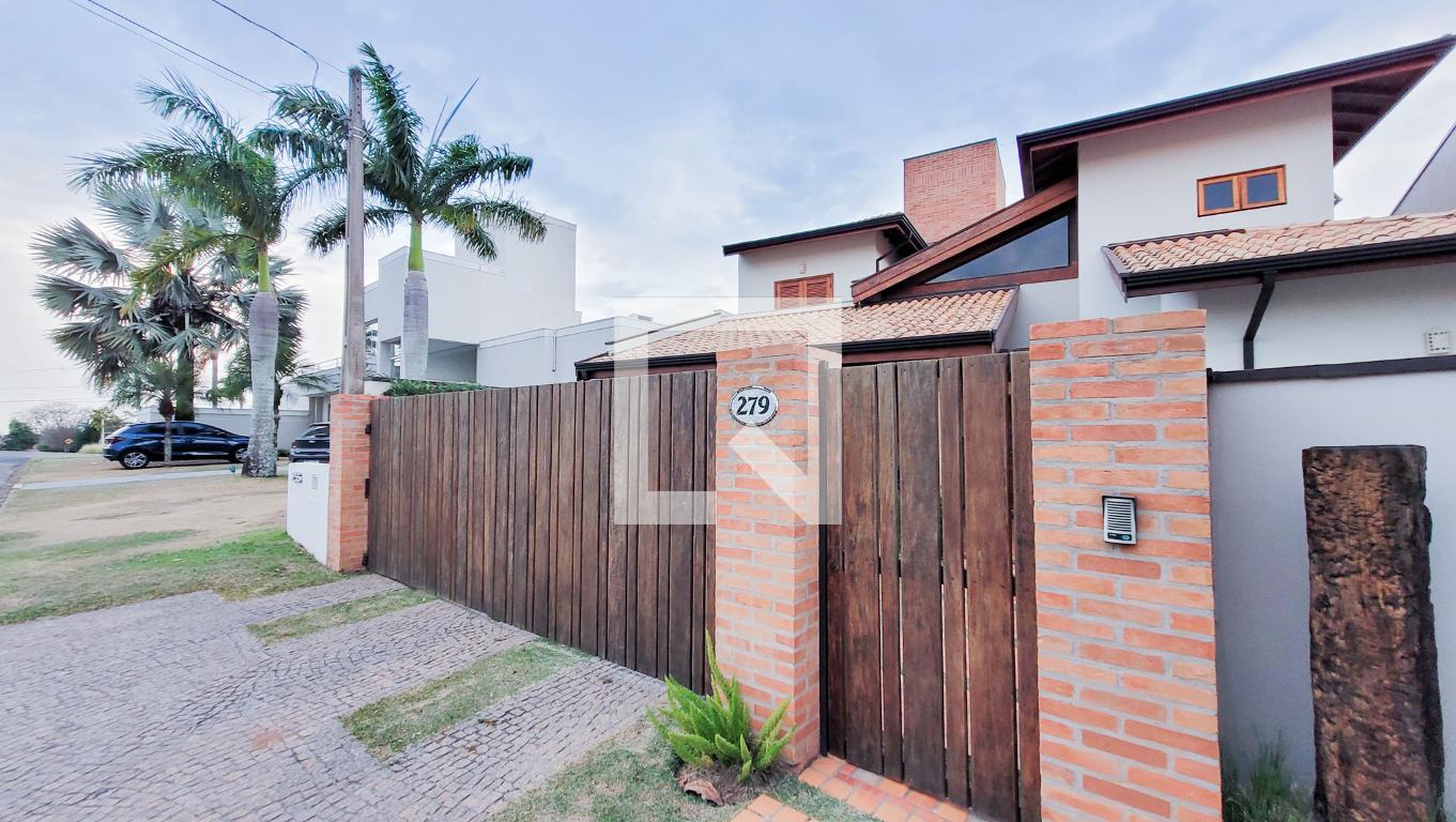 Fachada Condomínio em Rua Jorn Tim Lopes, 279