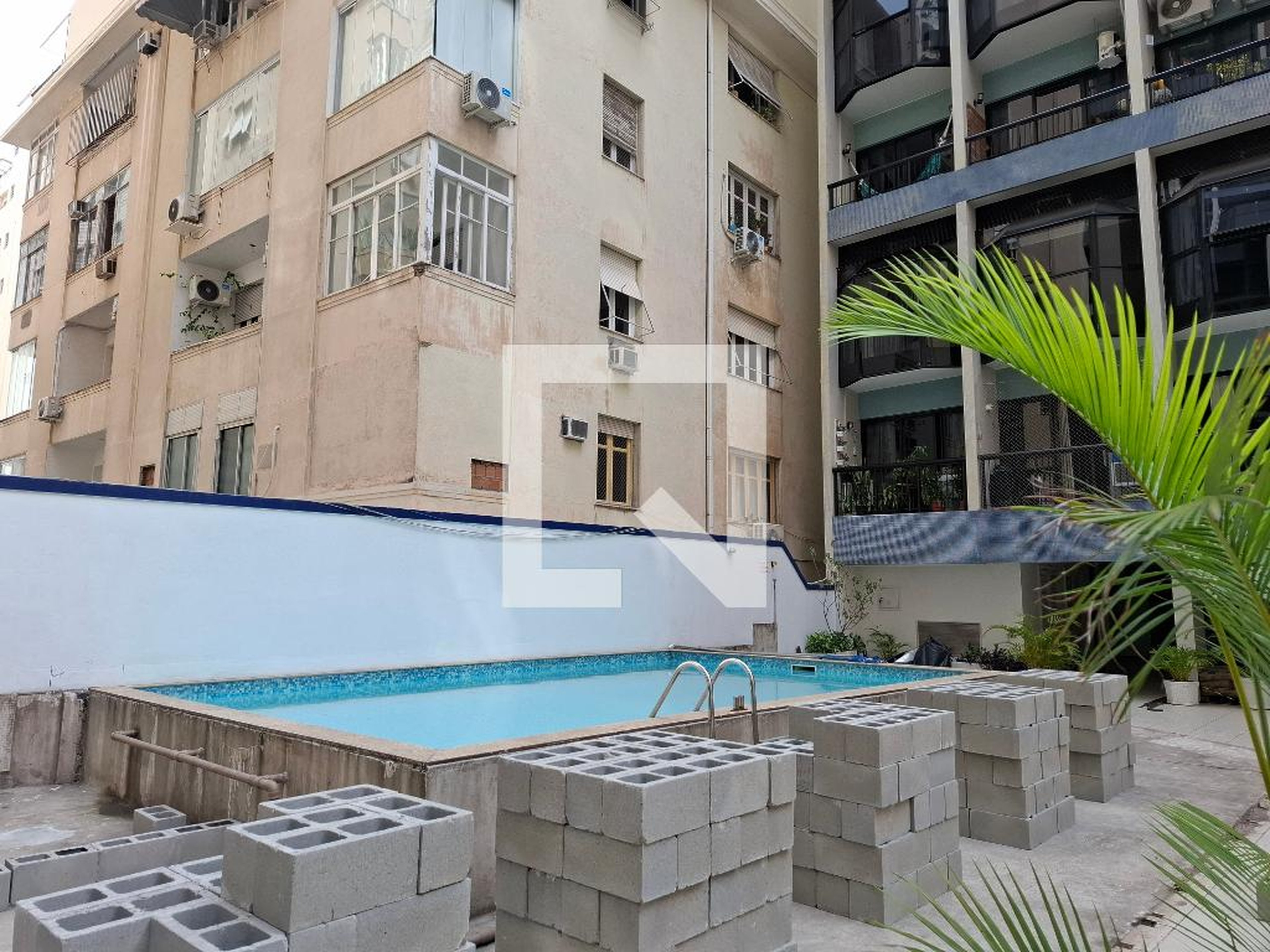 Piscina - Edificio Grand Bay Residence Service