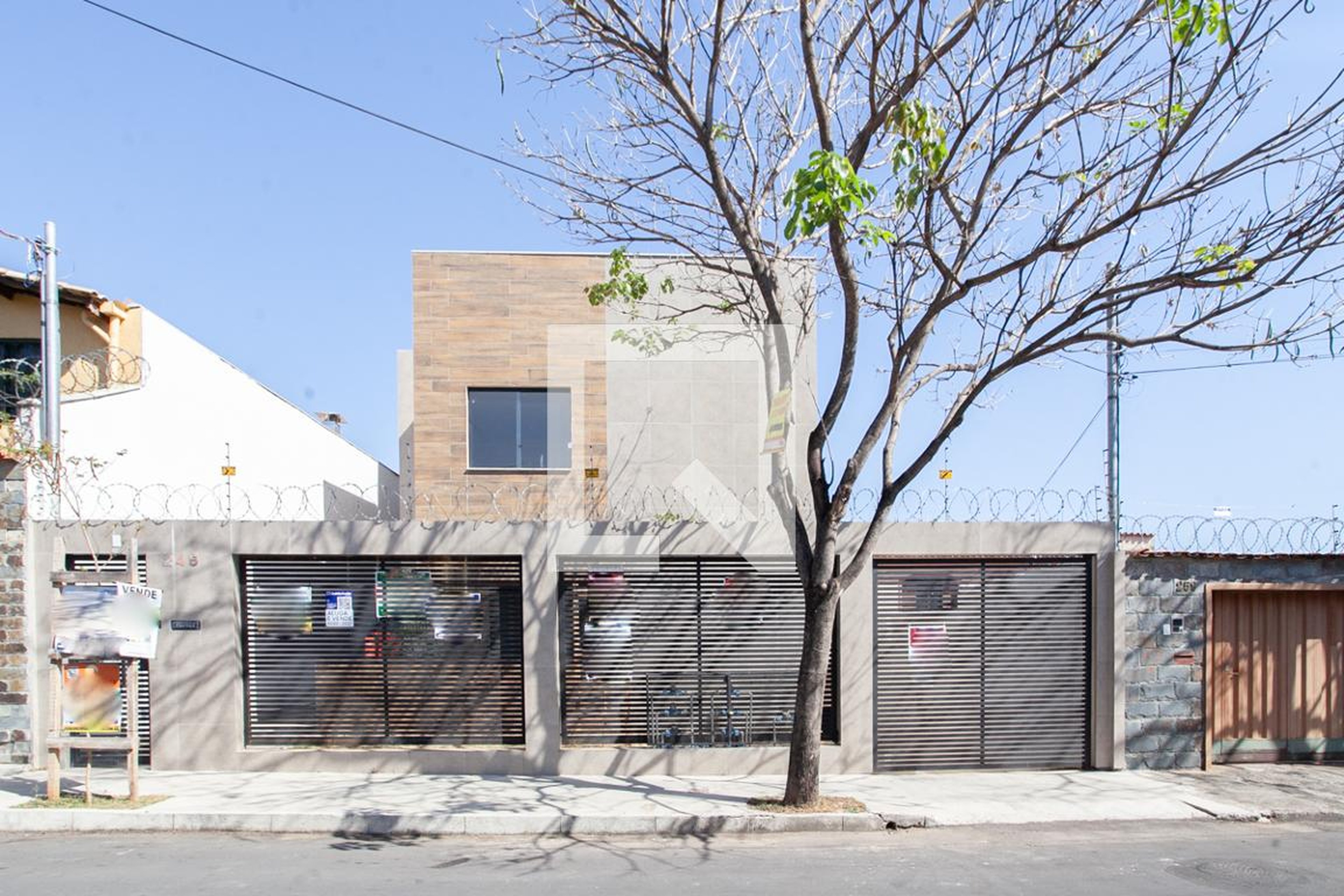 Fachada Condomínio em Rua Josué Azevedo, 103