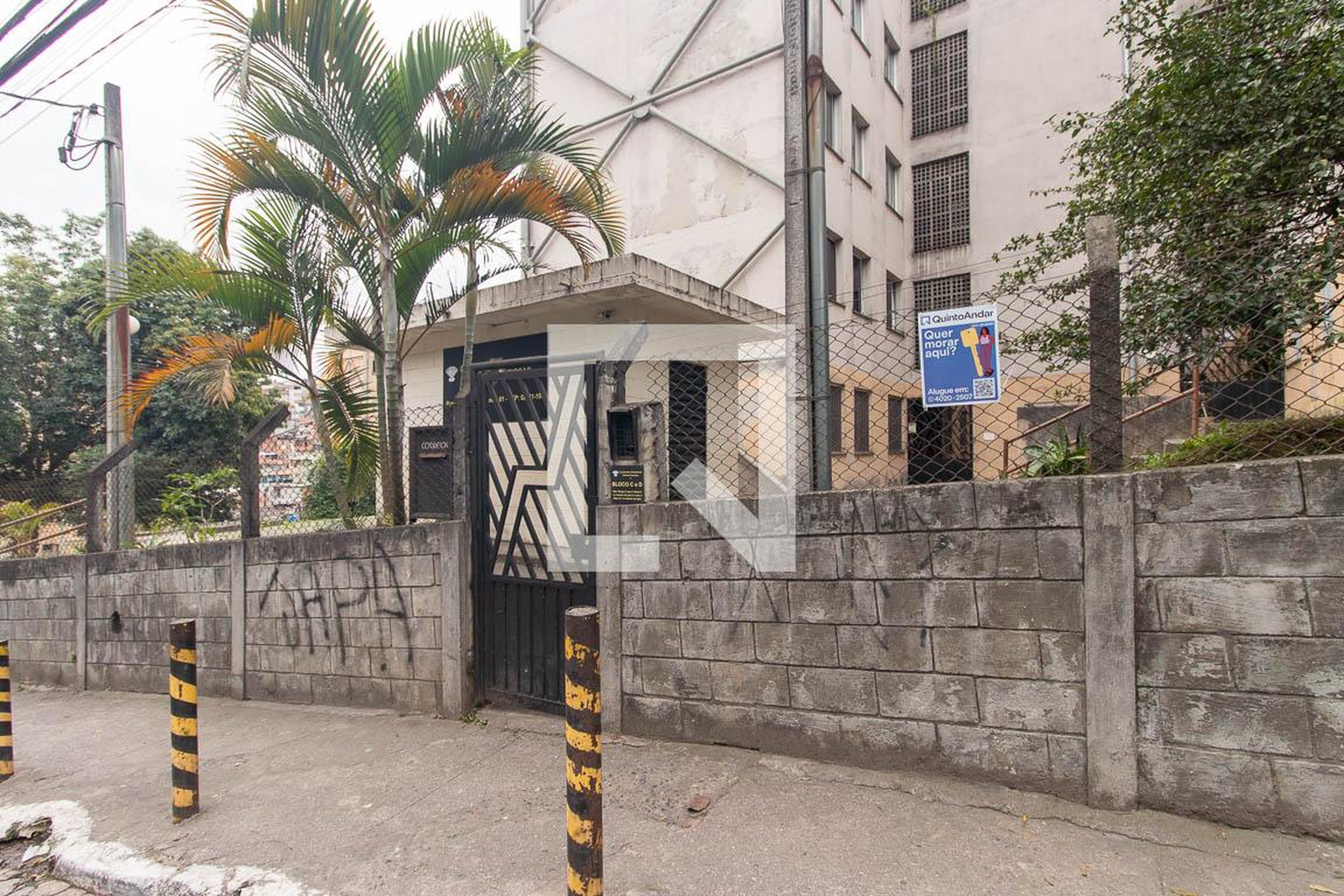 Fachada Condomínio em Rua Ari da Rocha Miranda, 1