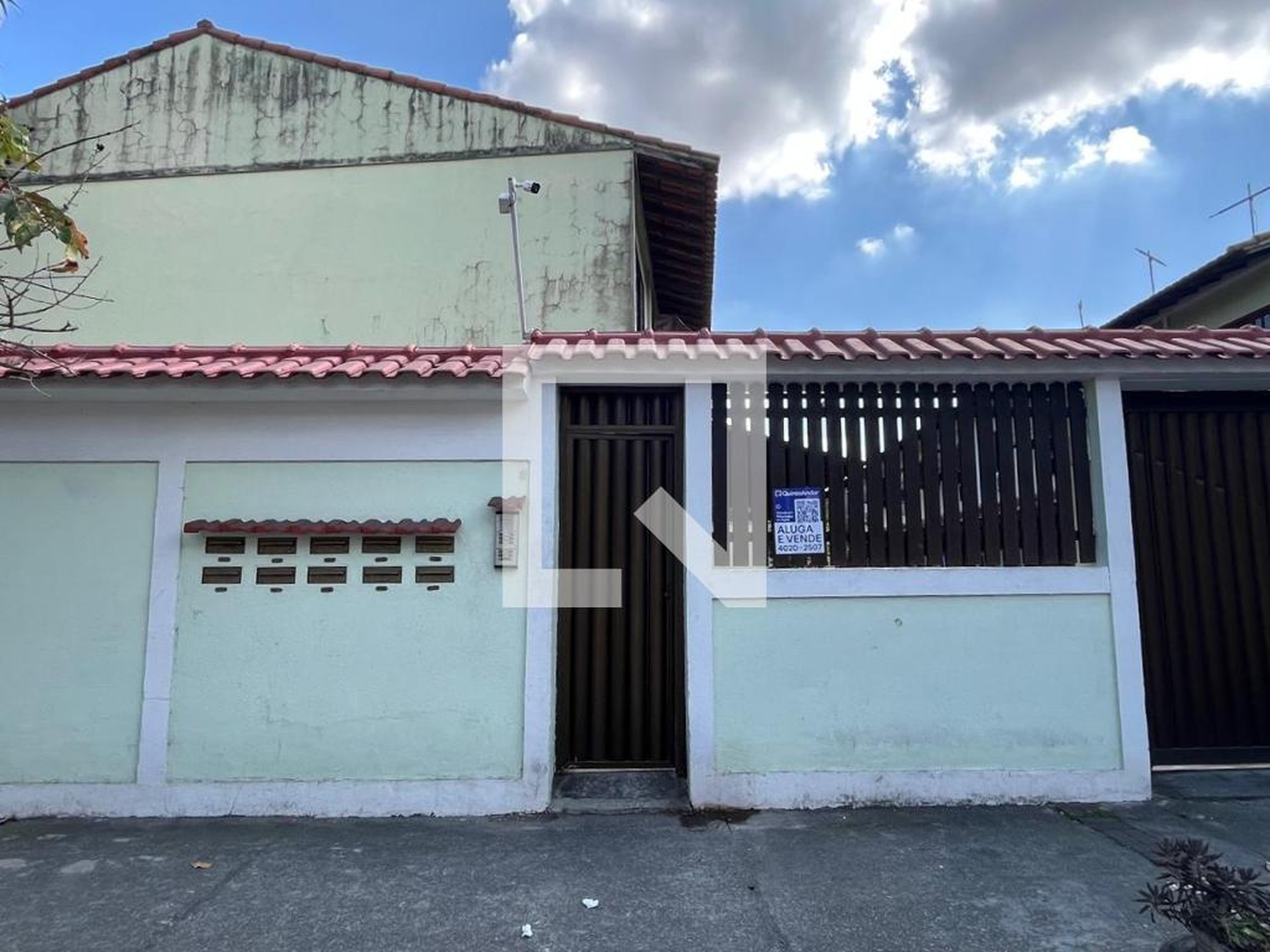 Fachada Condomínio em Estrada Meringuava, 800