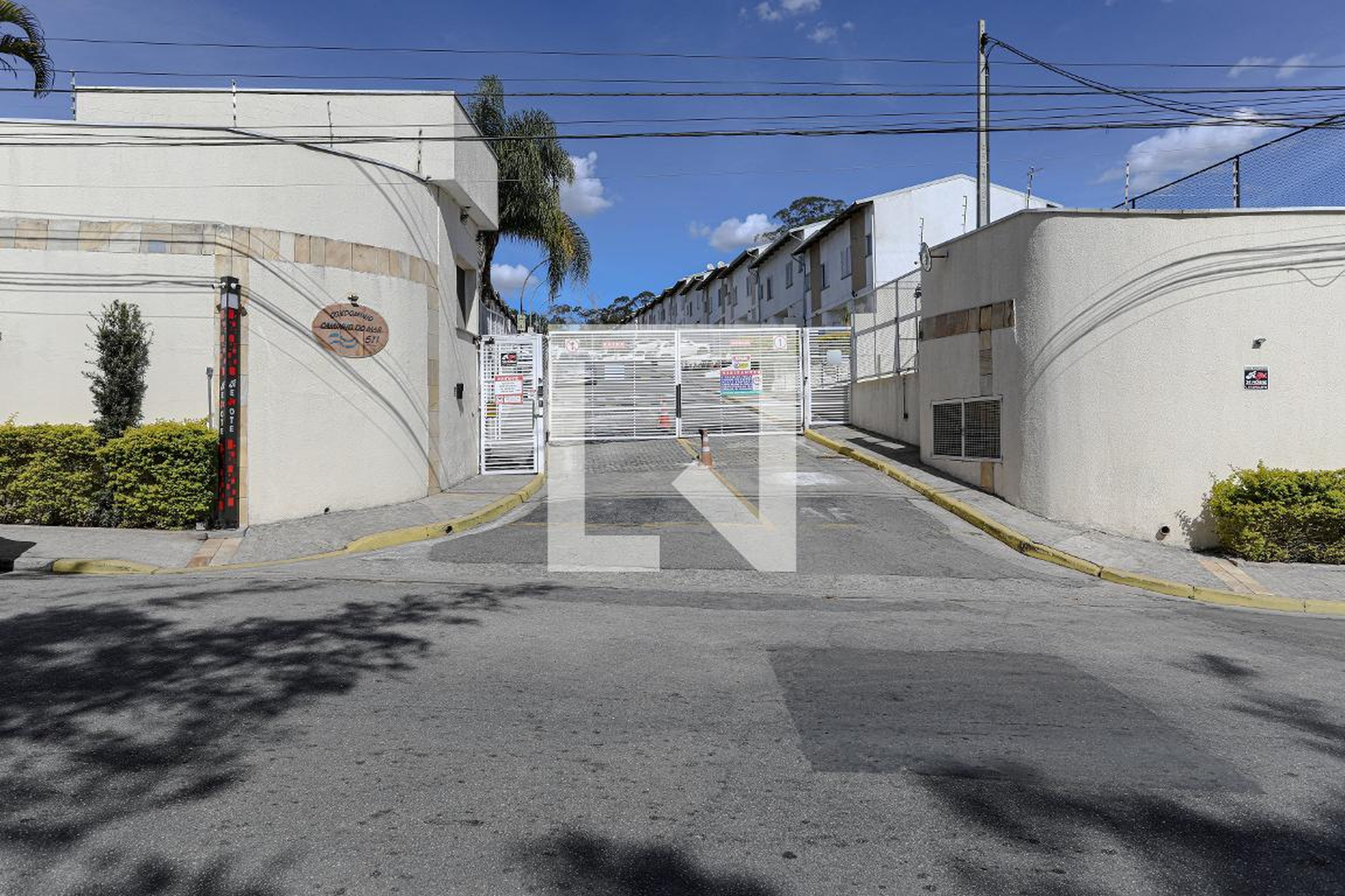 Fachada Condomínio em Rua Kikuji Iwanami, 511