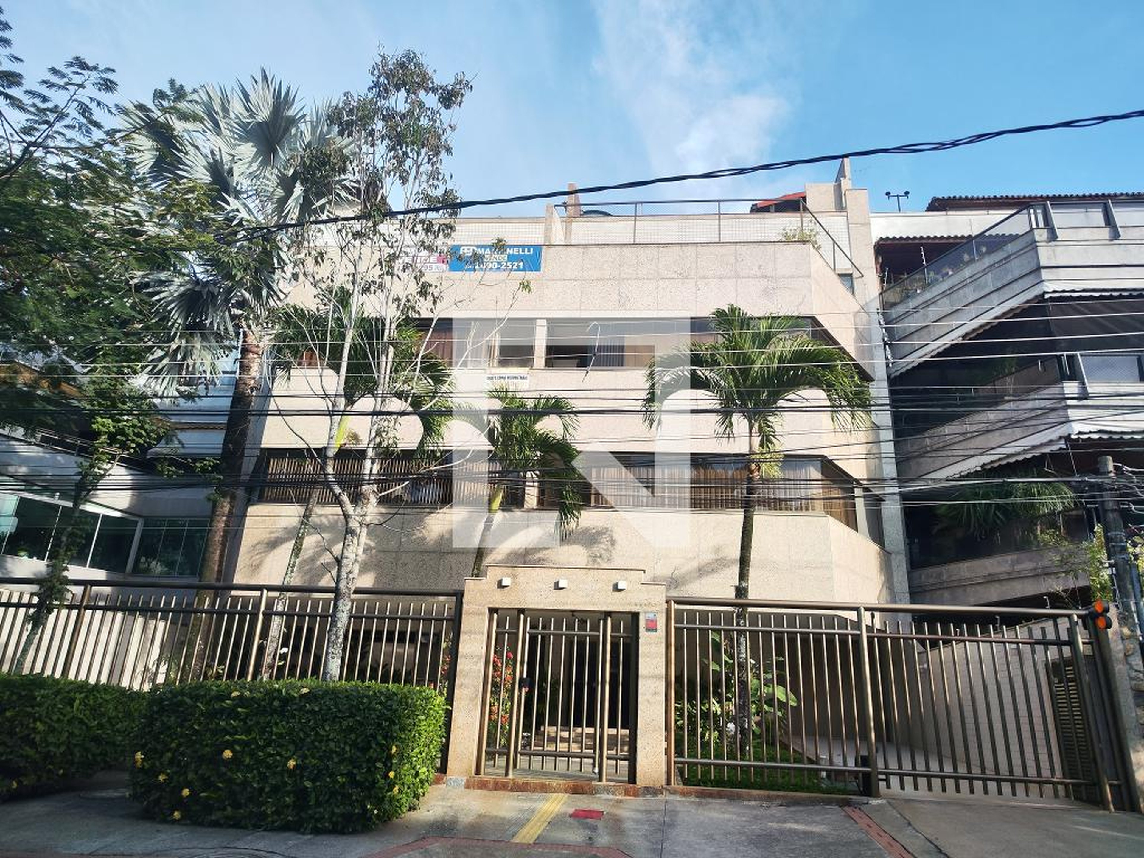 Fachada Condomínio em Rua Professor Motta Maia, 361