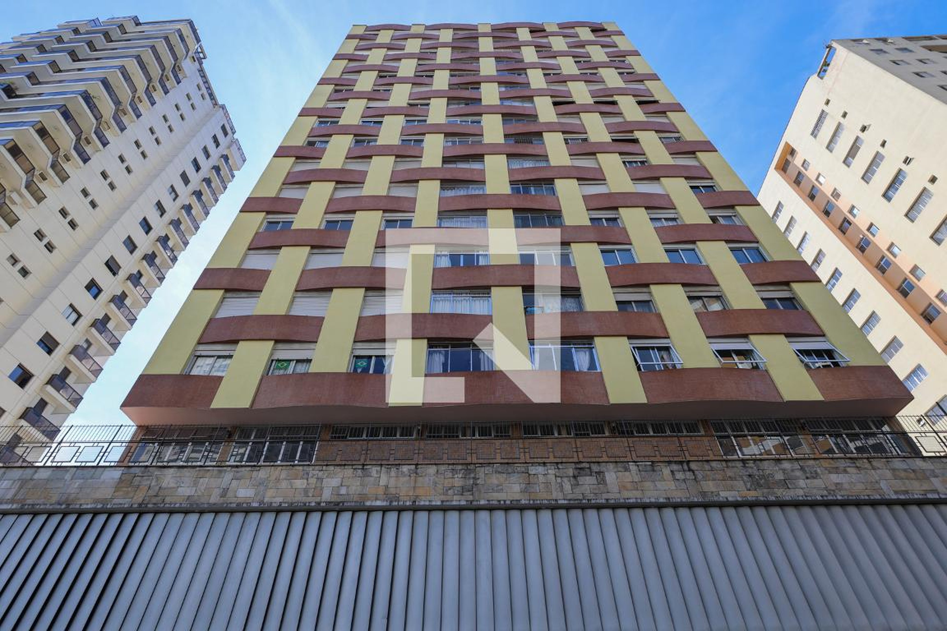 Fachada do prédio Condomínio Orquídea