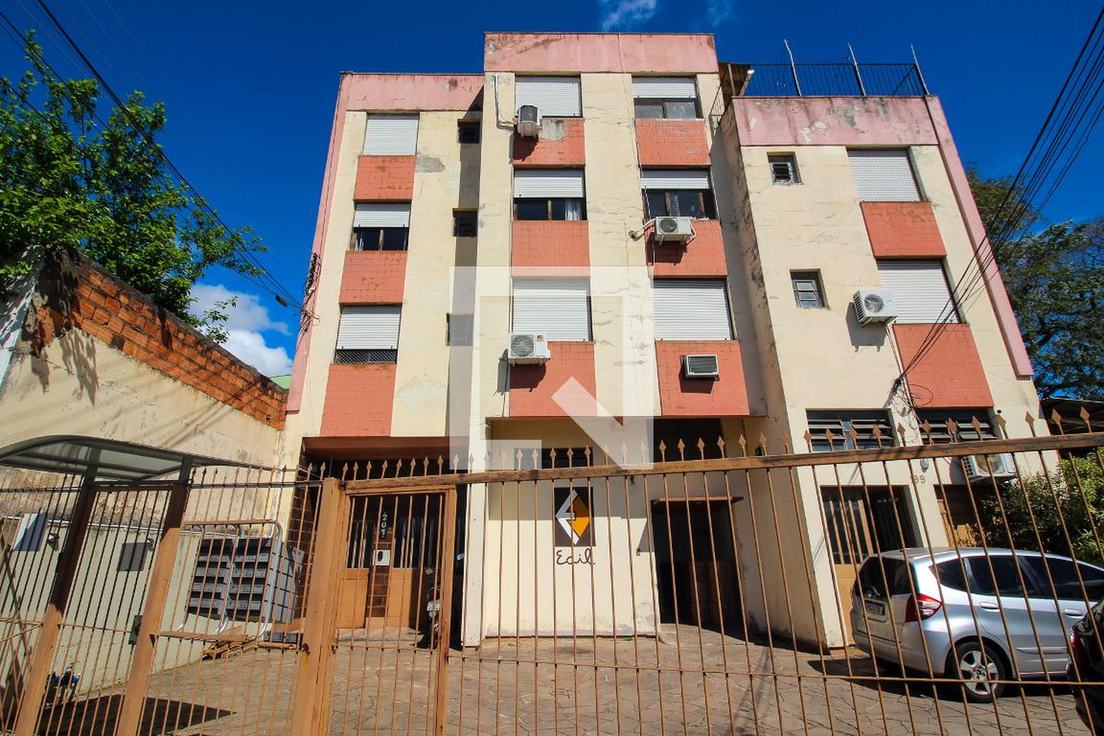 Fachada do Prédio Condomínio em Avenida Veiga, 201
