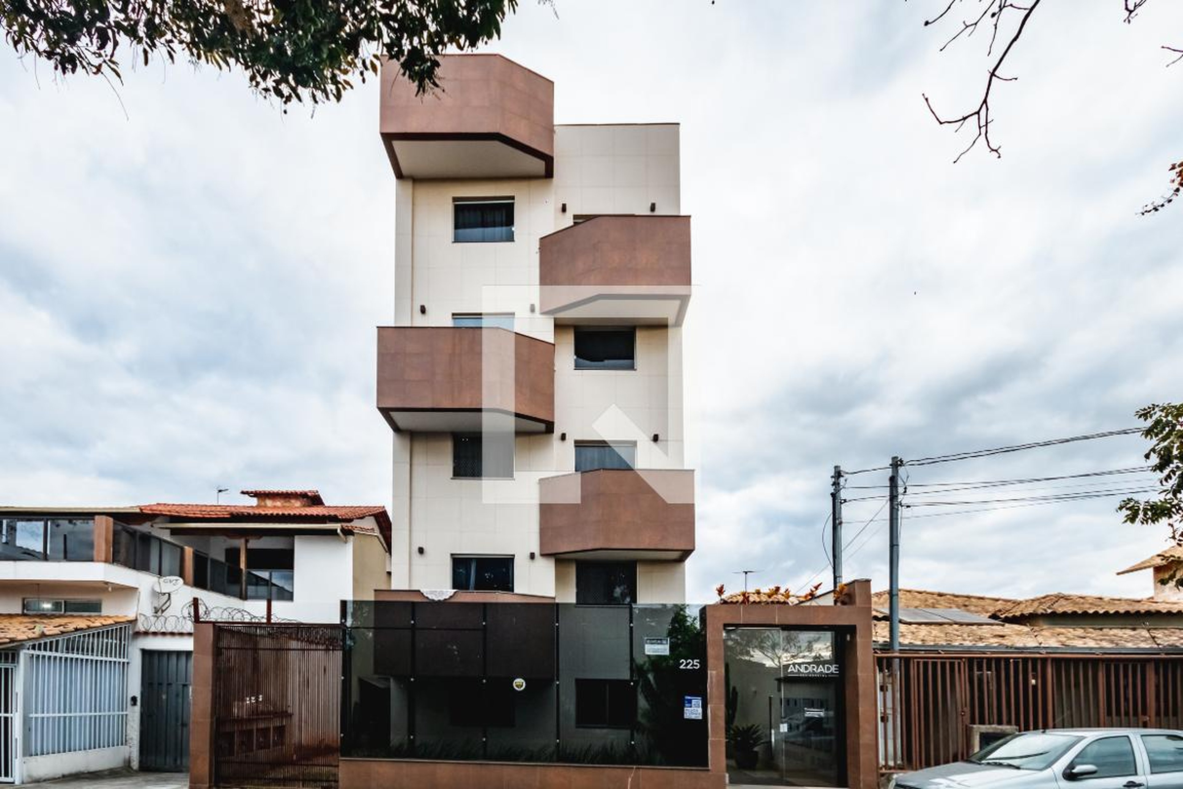 Fachada Condomínio em Rua Gonçalves, 225