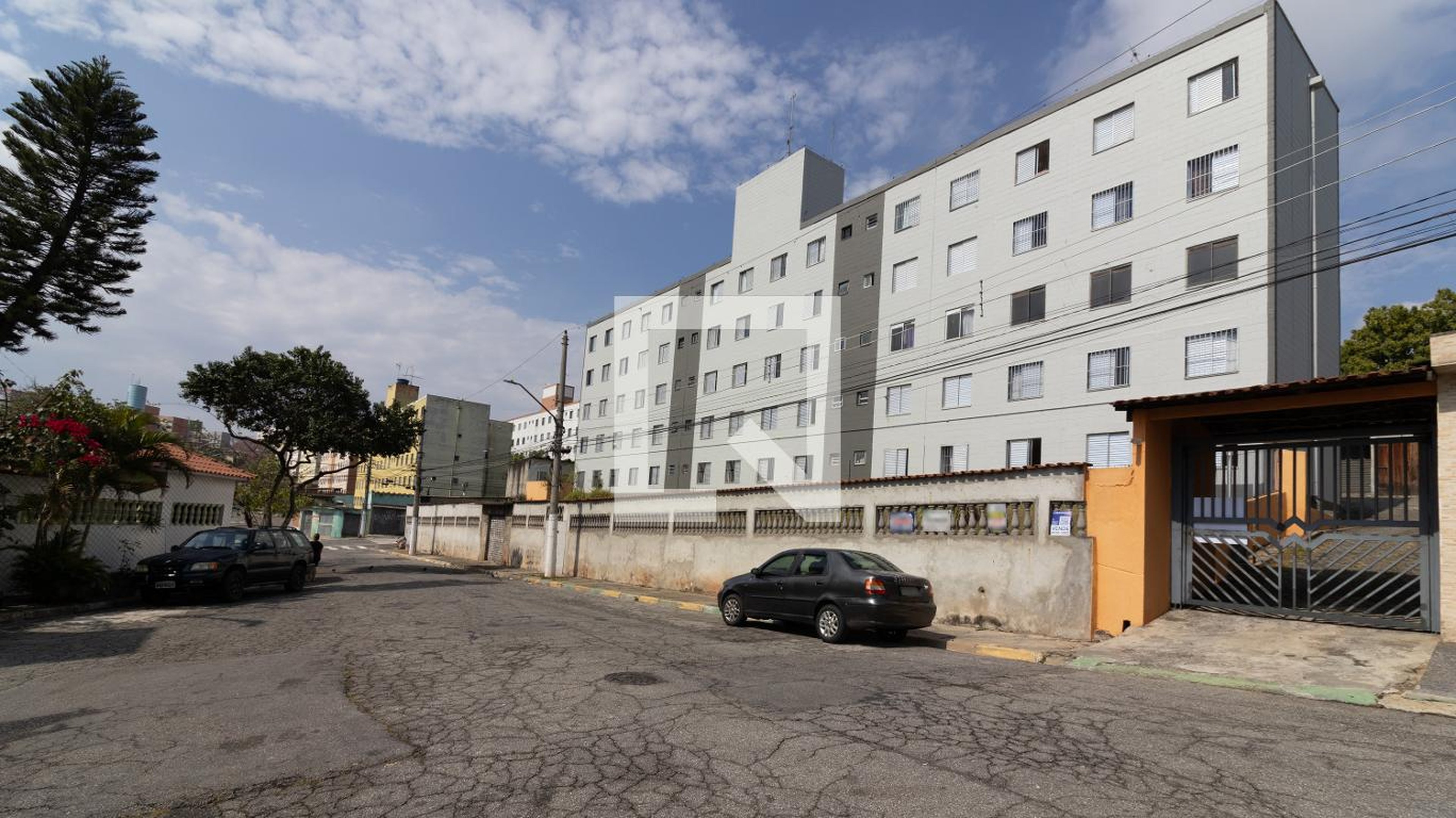 Fachada Condomínio em Rua Elias Mertel, 37