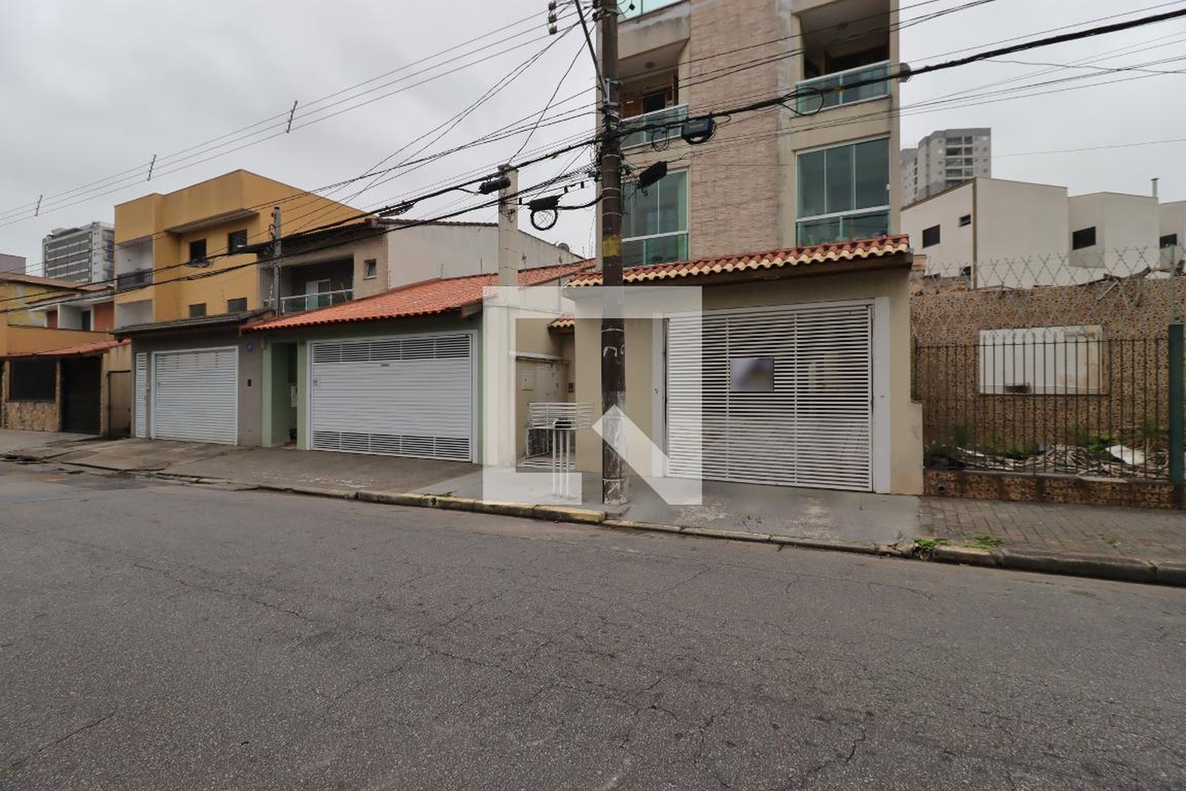 Fachada Condomínio em Rua Álvaro Anes, 420