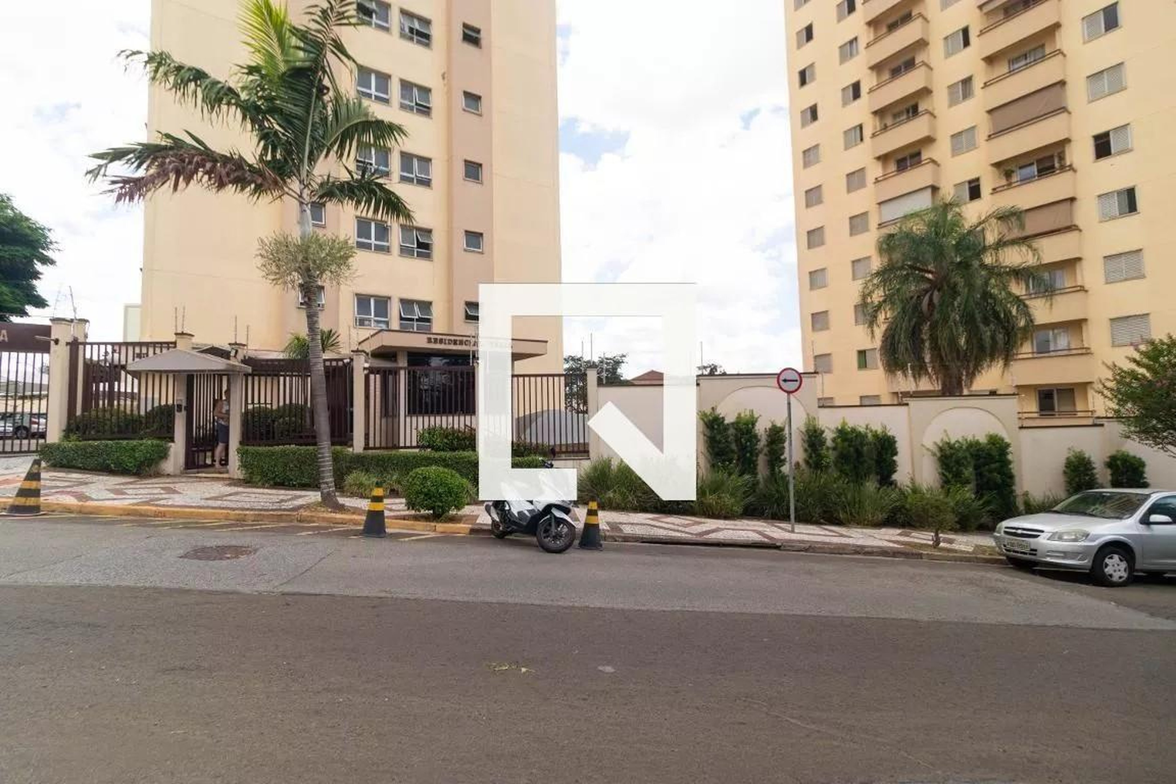 Fachada do Prédio Condomínio em Rua Doutor Pinto Ferraz, 361