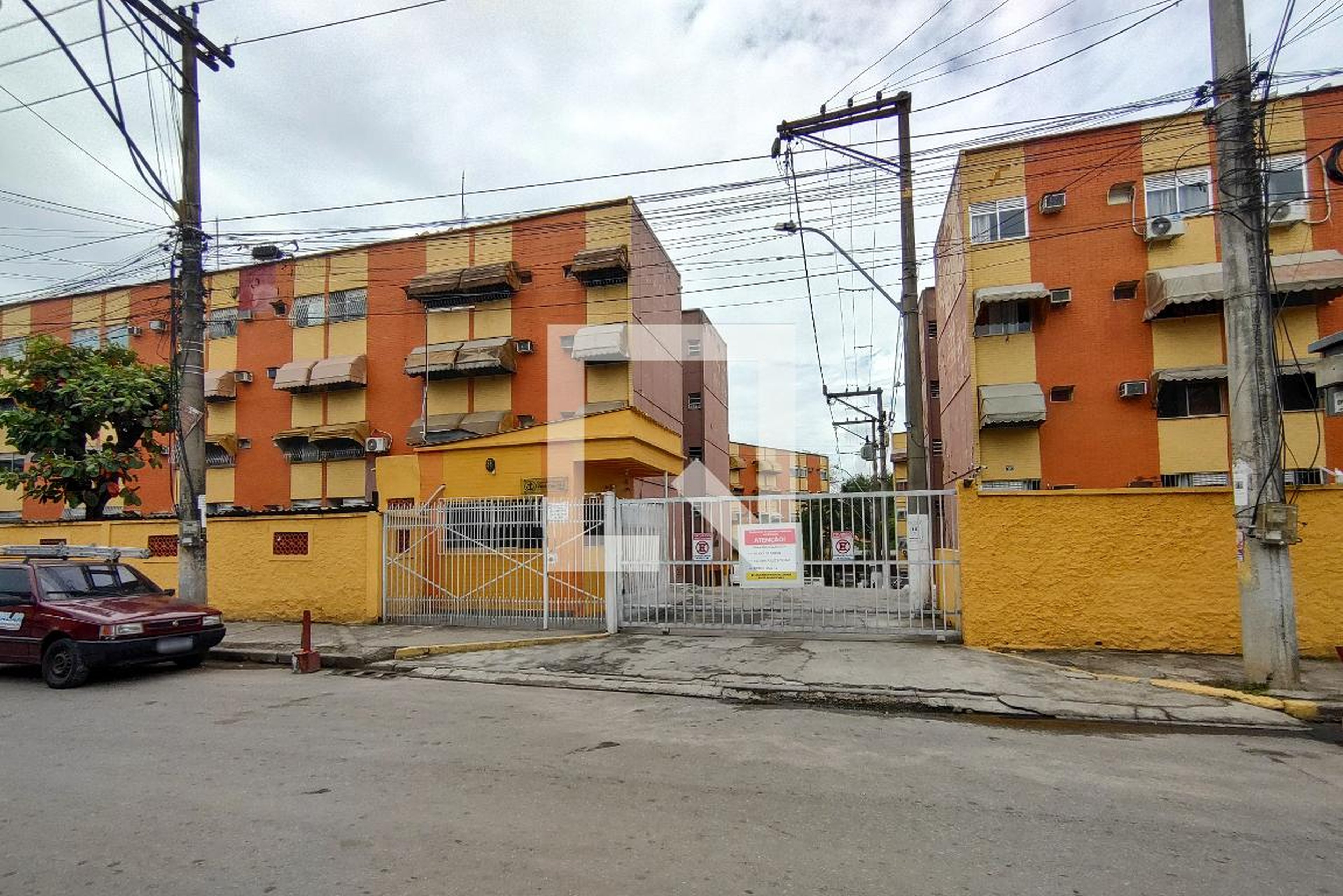 Fachada do condomínio Condomínio em Estrada Covanca da Conceição, 1330