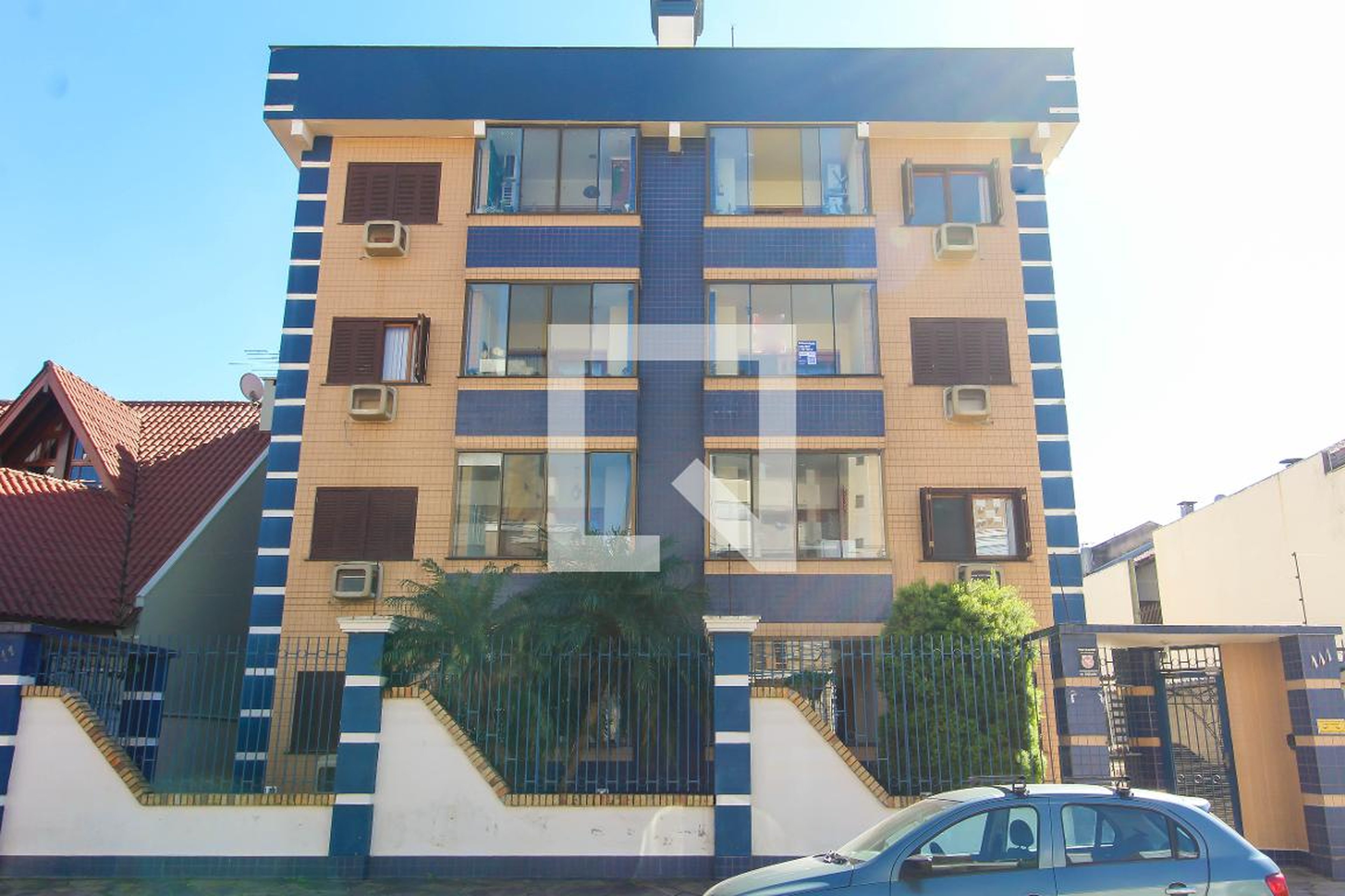 Fachada Condomínio em Rua Vítor Rycembel, 111