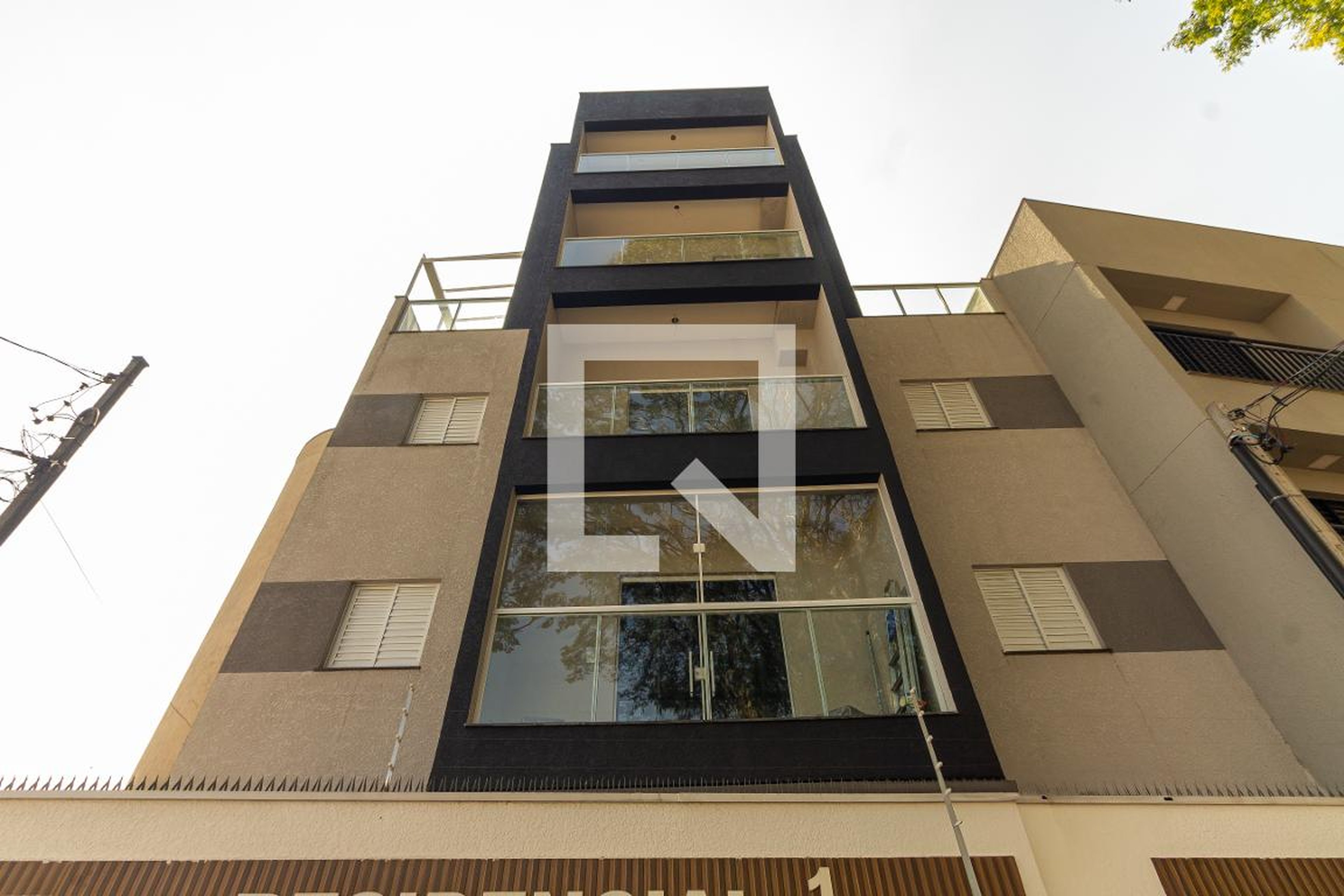 Fachada Condomínio em Rua Pretória, 1105