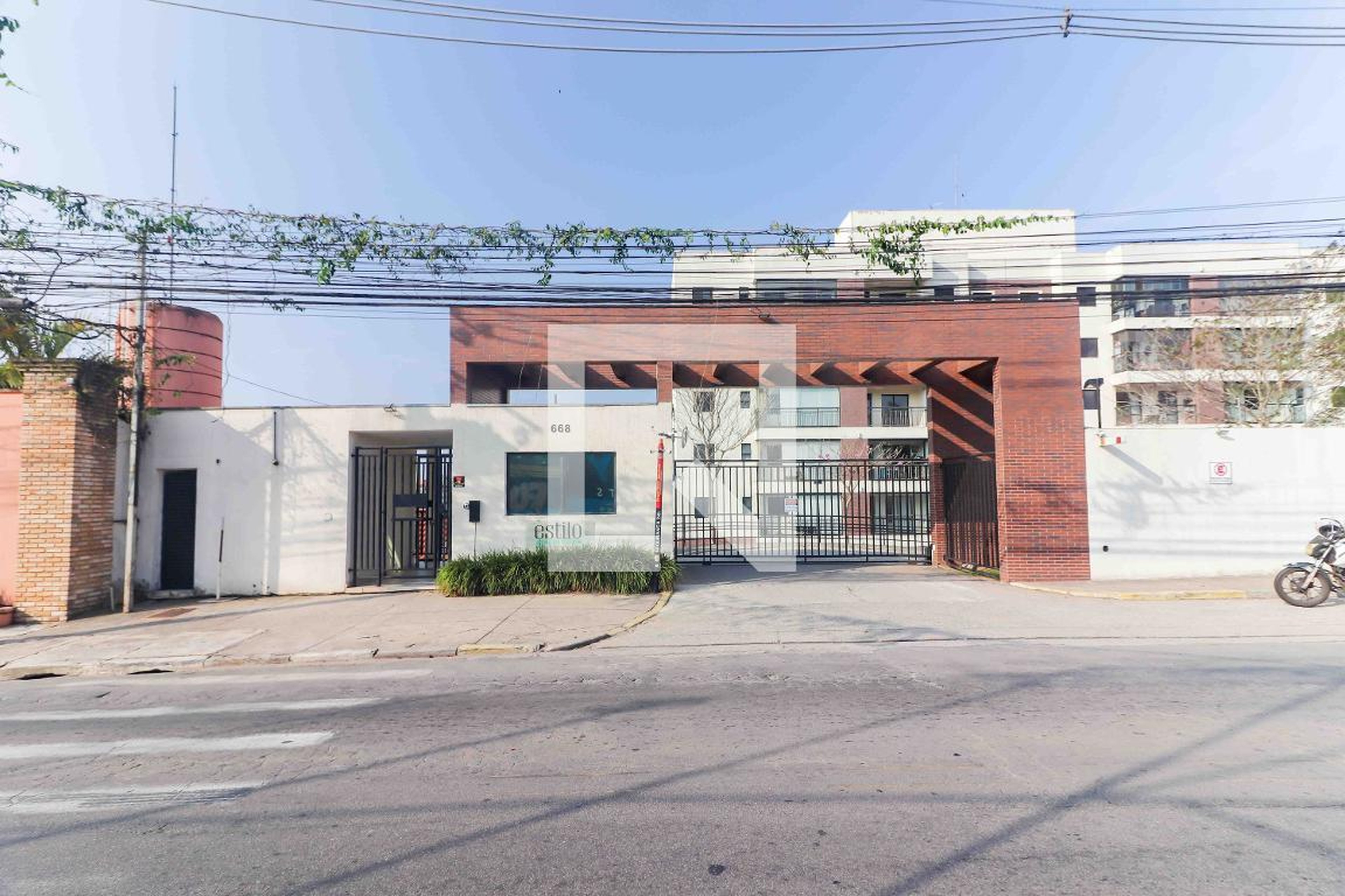 Fachada Condomínio Estilo Granja Viana