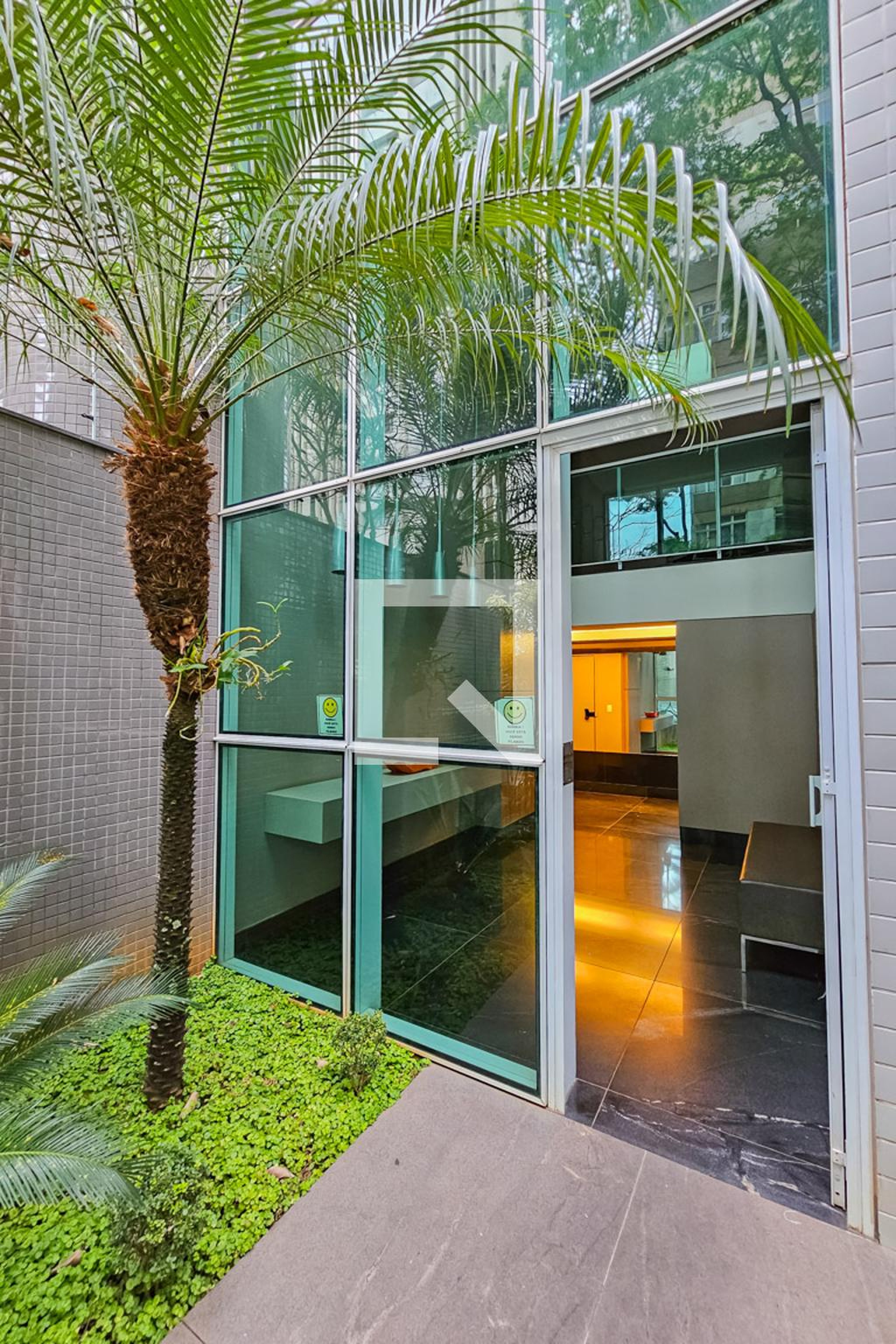 Fachada Condomínio em Rua Adolfo Pereira, 150