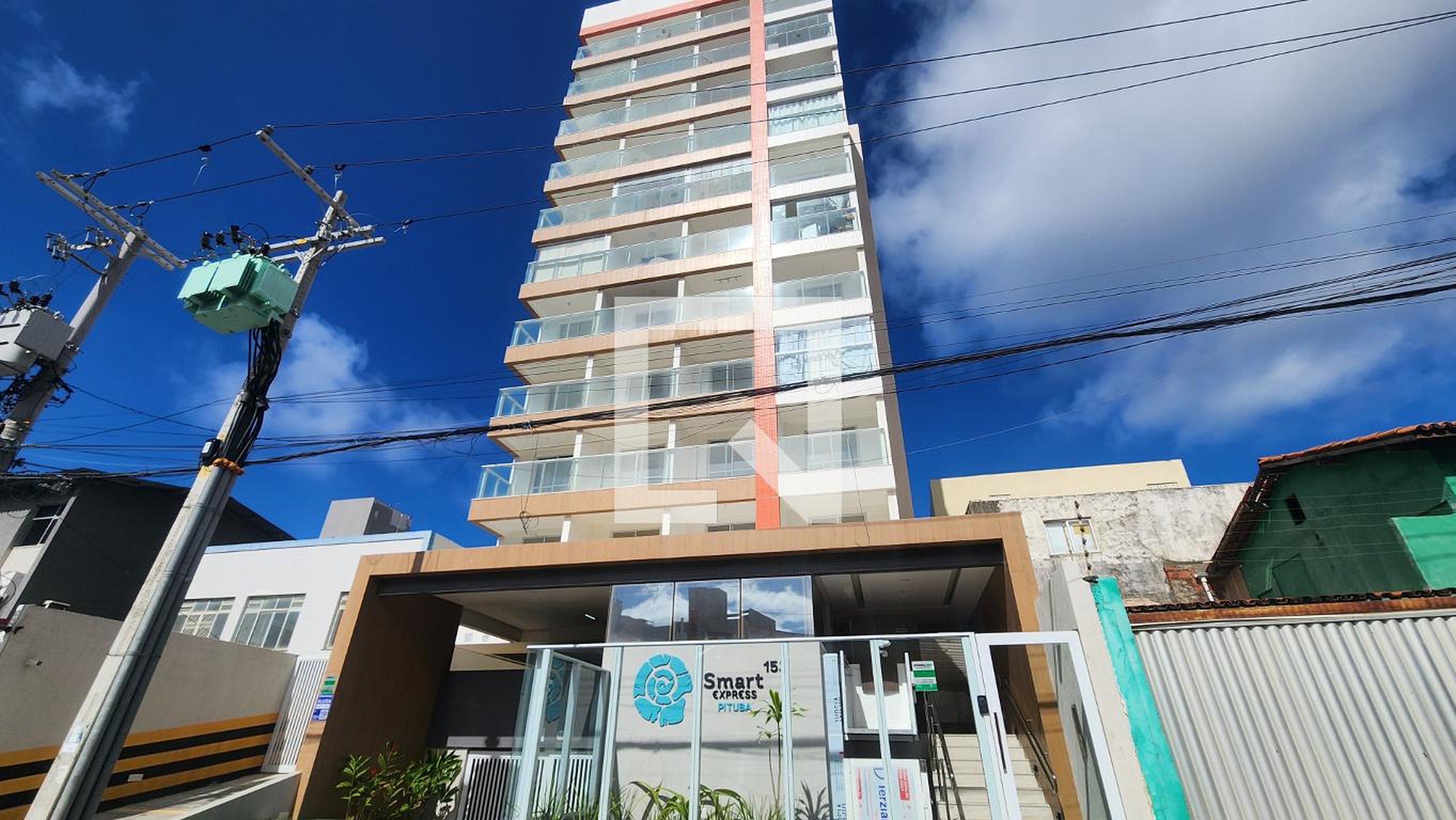 Fachada Condomínio Smart Express Pituba