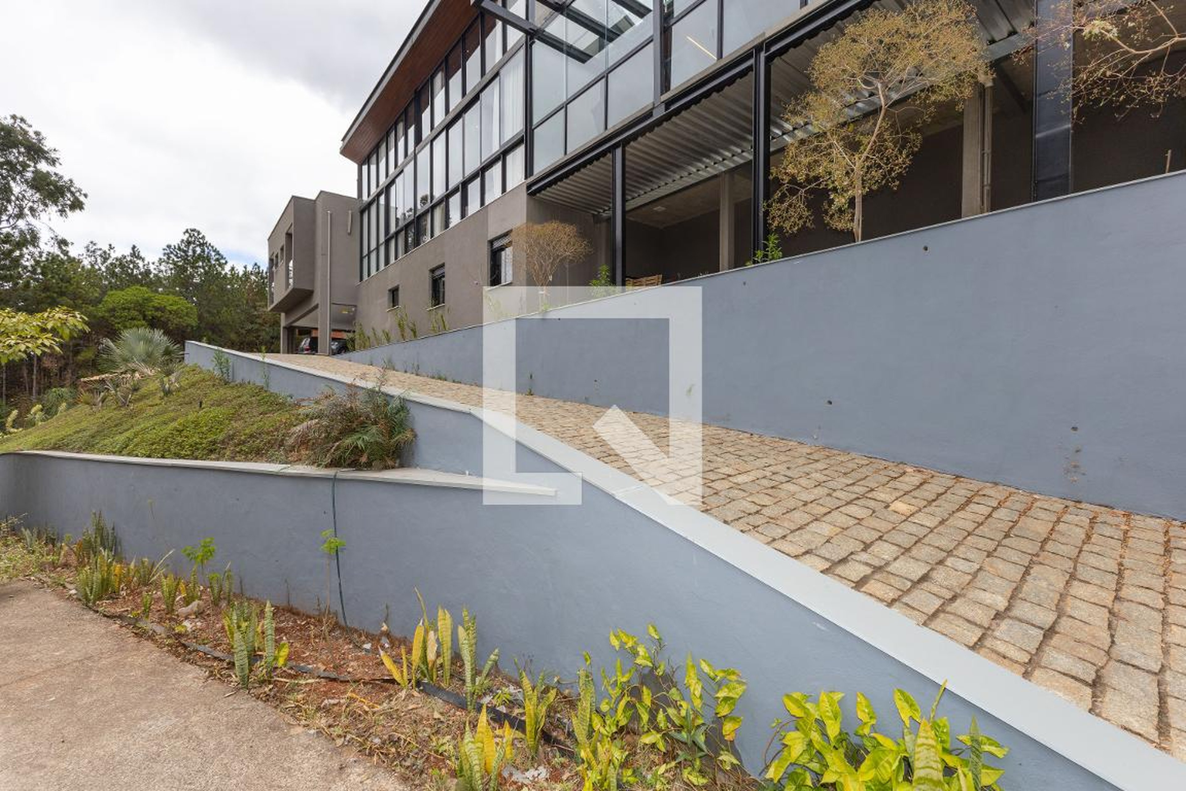 Fachada Condomínio em Alameda das Casuarinas, 75