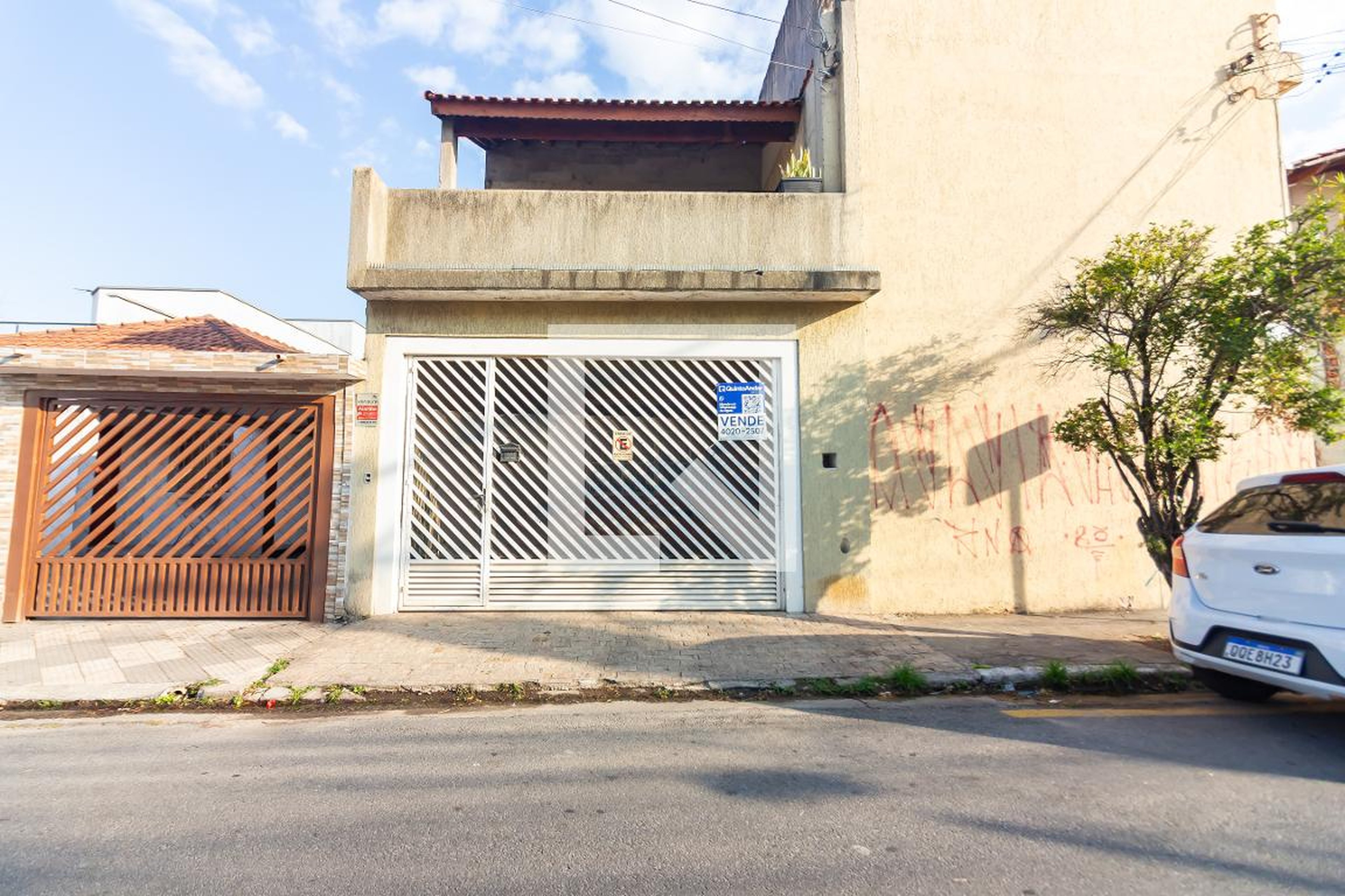 Fachada Condomínio em Rua Açucena, 827