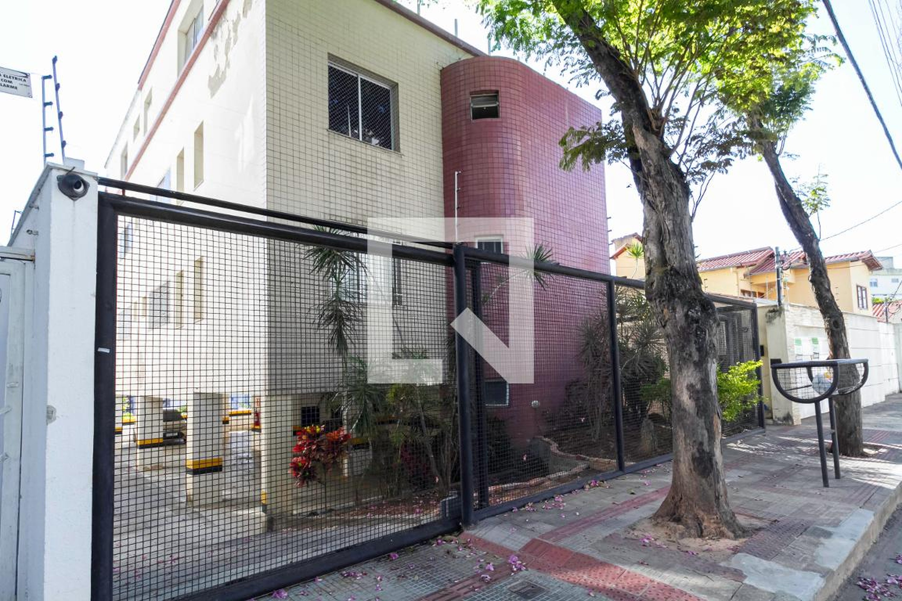 Fachada Condomínio em Rua Gasparino Carvalho Silva, 277