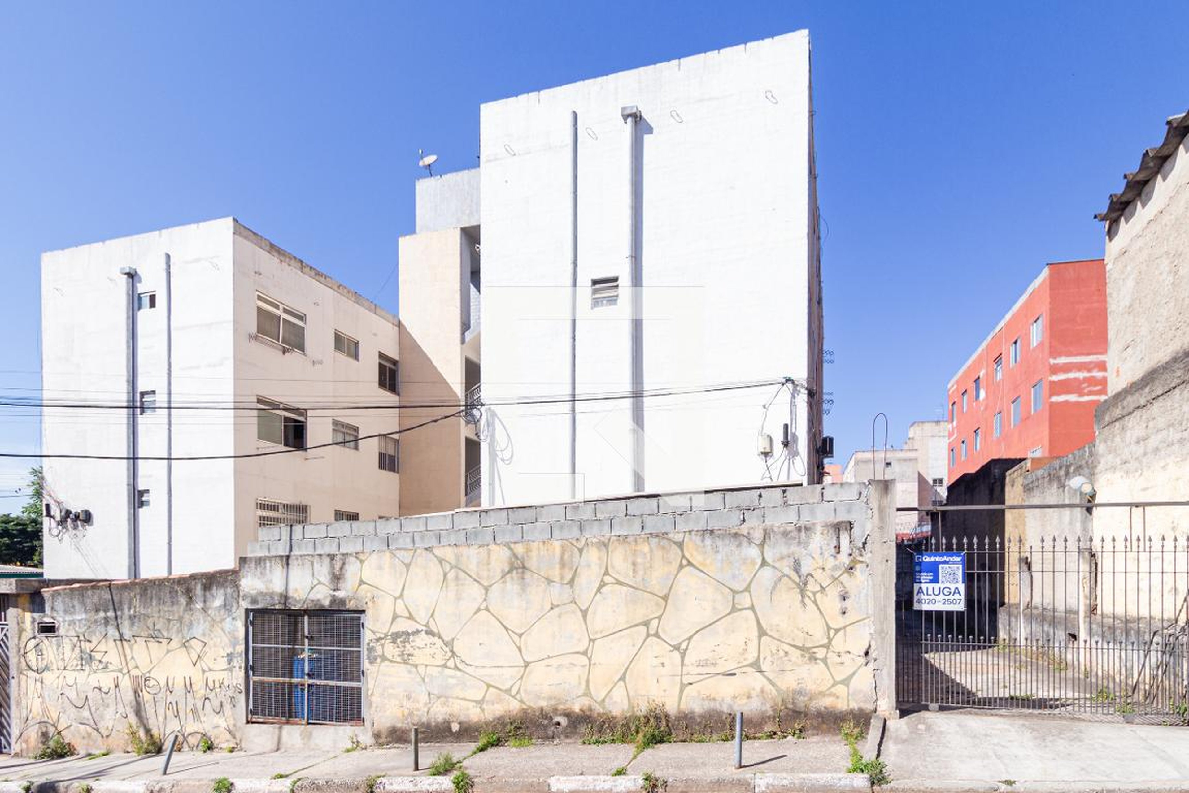 Fachada Condomínio em Rua Adamantina, 220