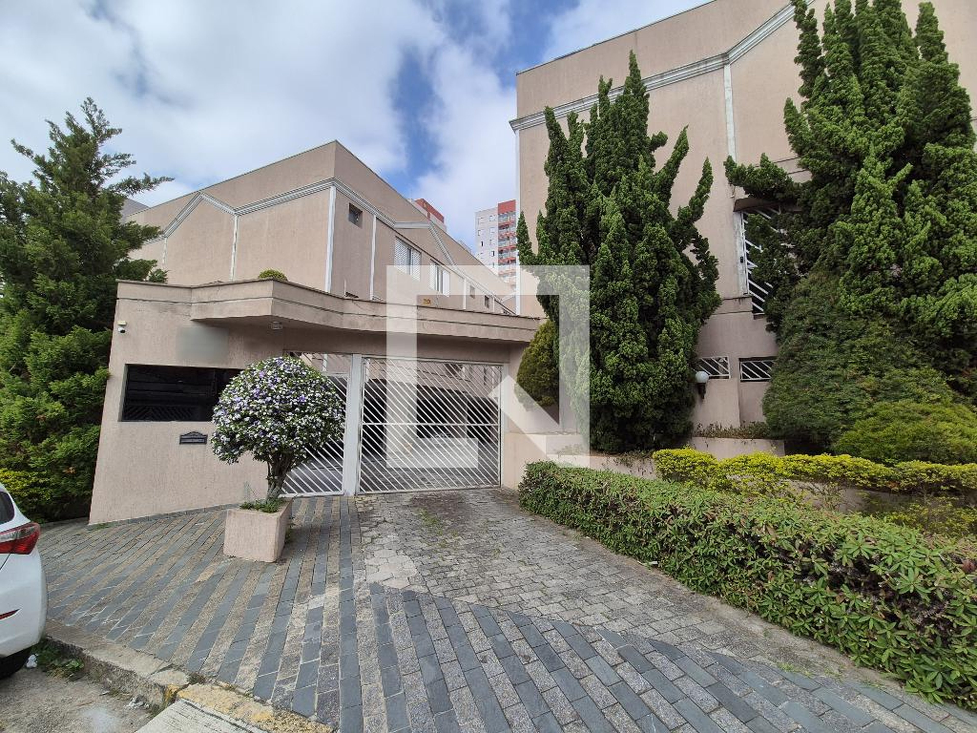 Fachada Condomínio em Rua Oscar Thon, 36