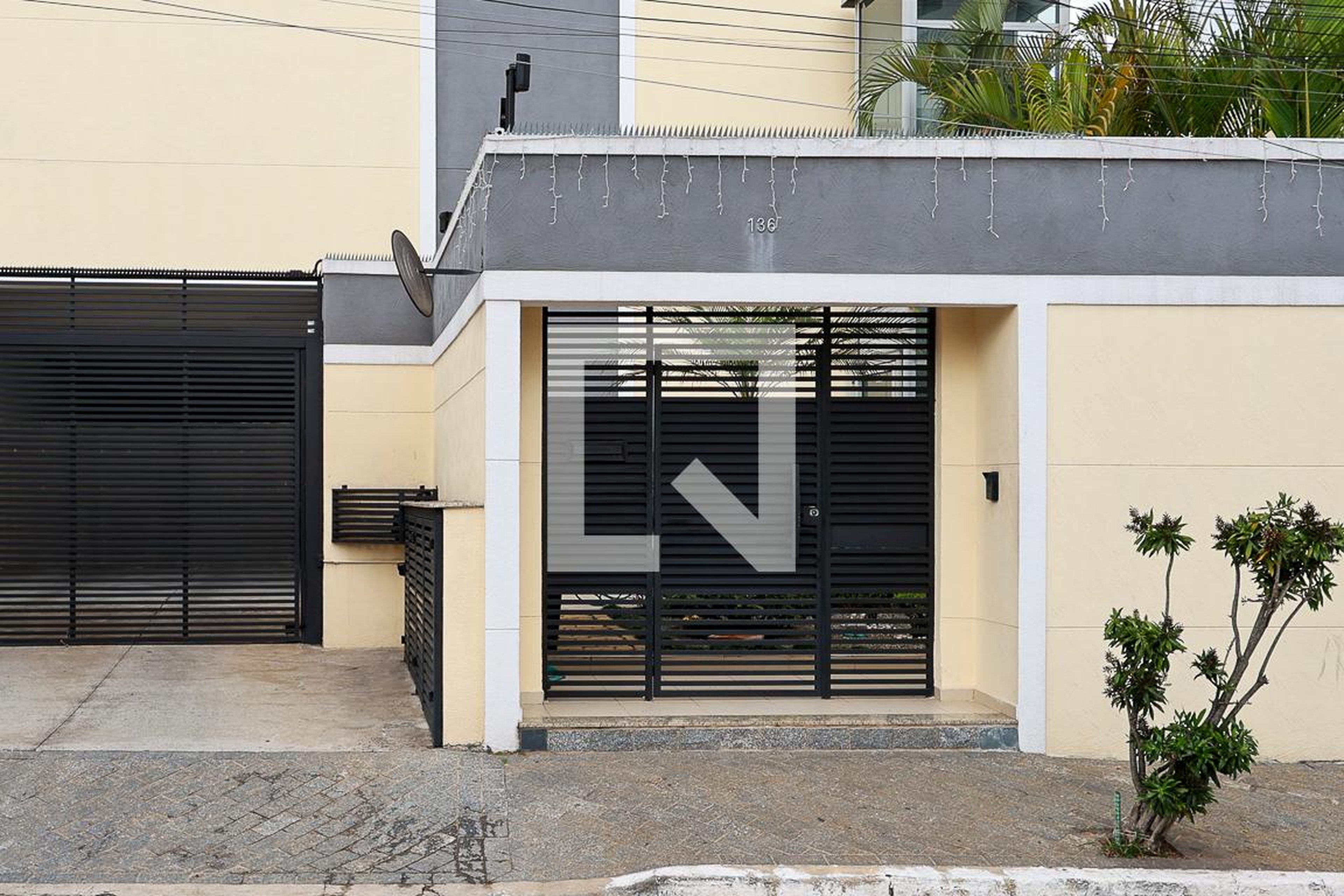 Fachada do condomínio Condomínio em Rua Benedita, 136