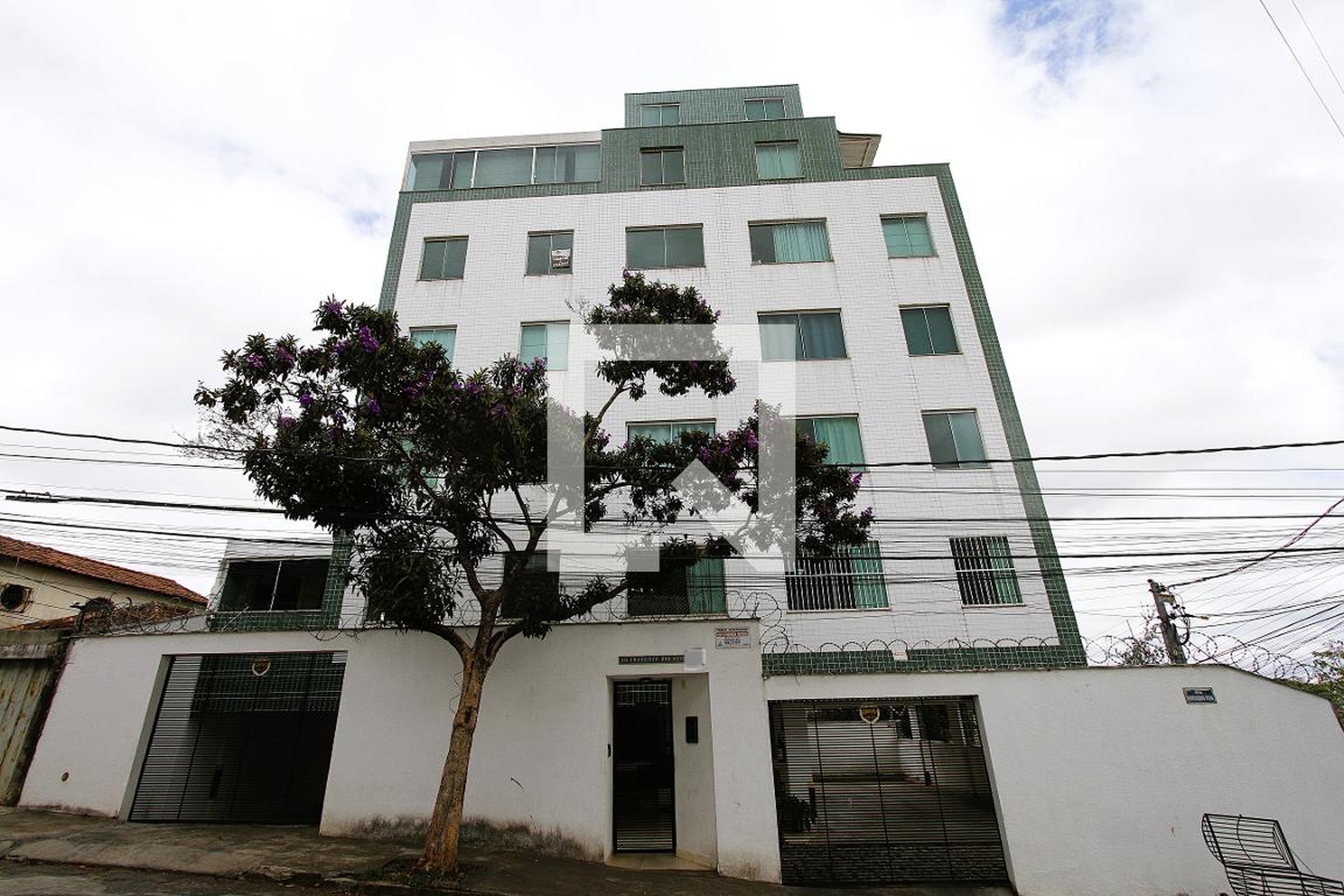 Fachada Condomínio em Rua Herculano Pena, 102