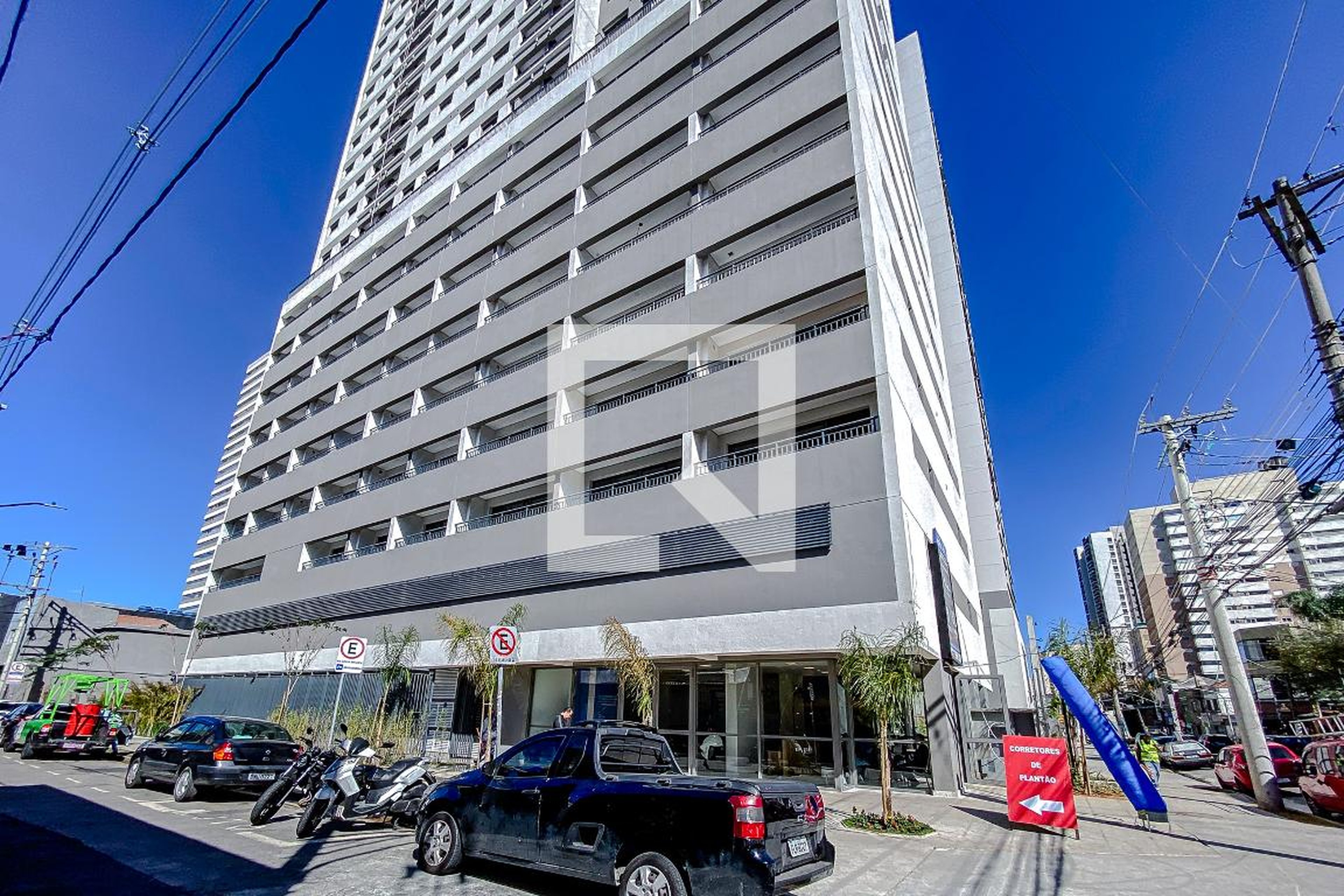 Fachada Condomínio em Rua Padre Adelino, 520