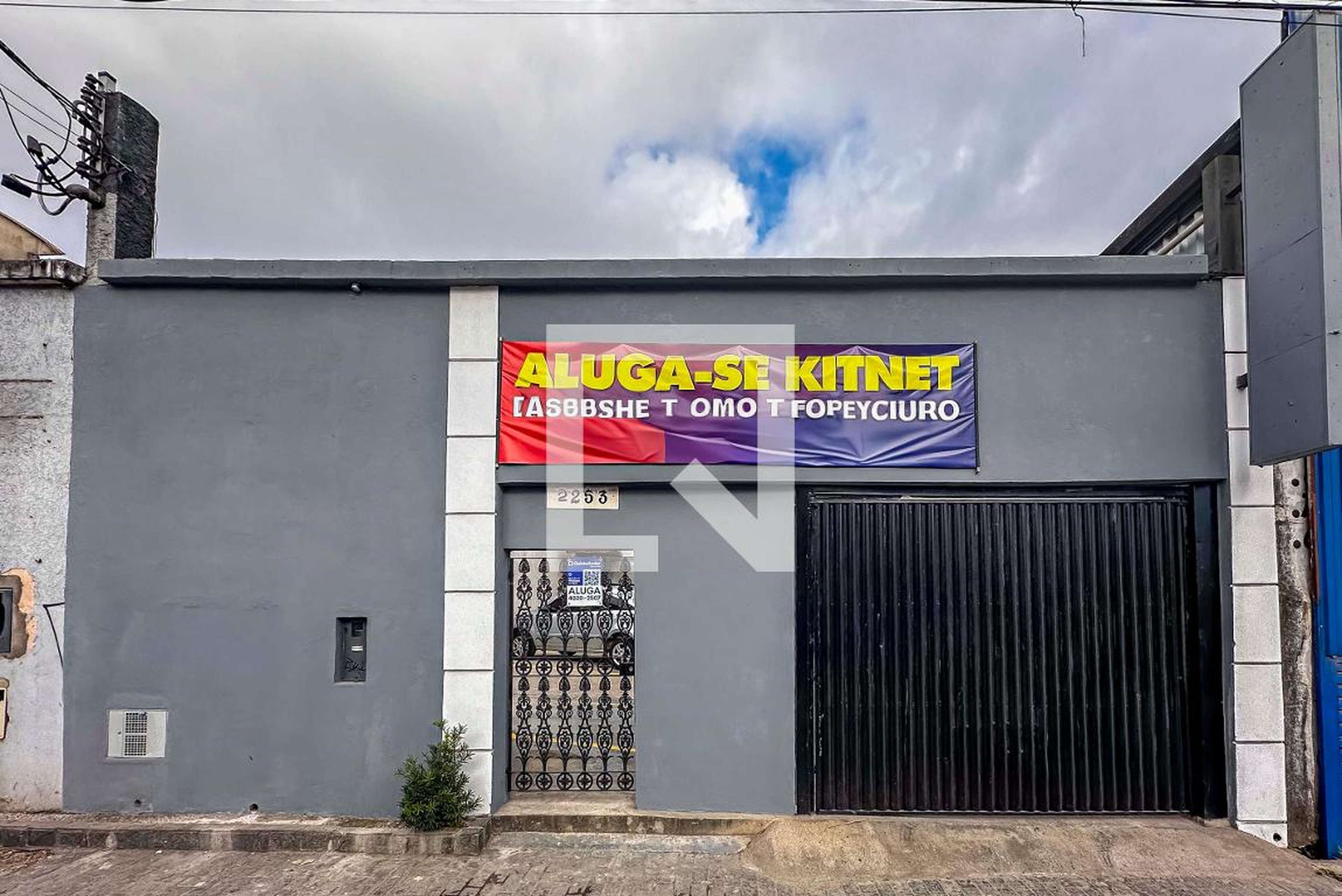 Fachada Condomínio em Avenida Industrial, 2253