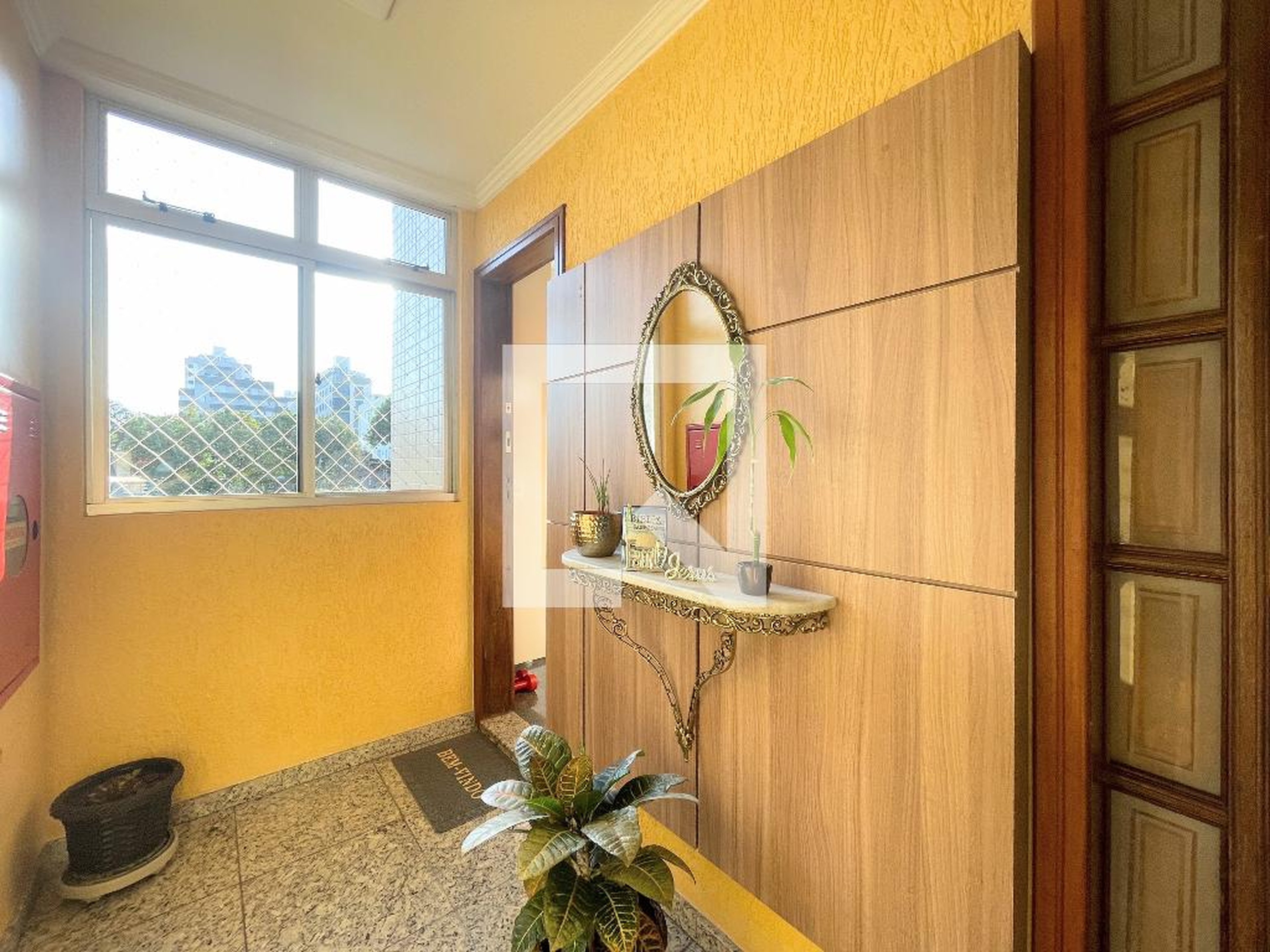 Hall de Entrada Condomínio em Rua Coronel José Benjamim, 1680