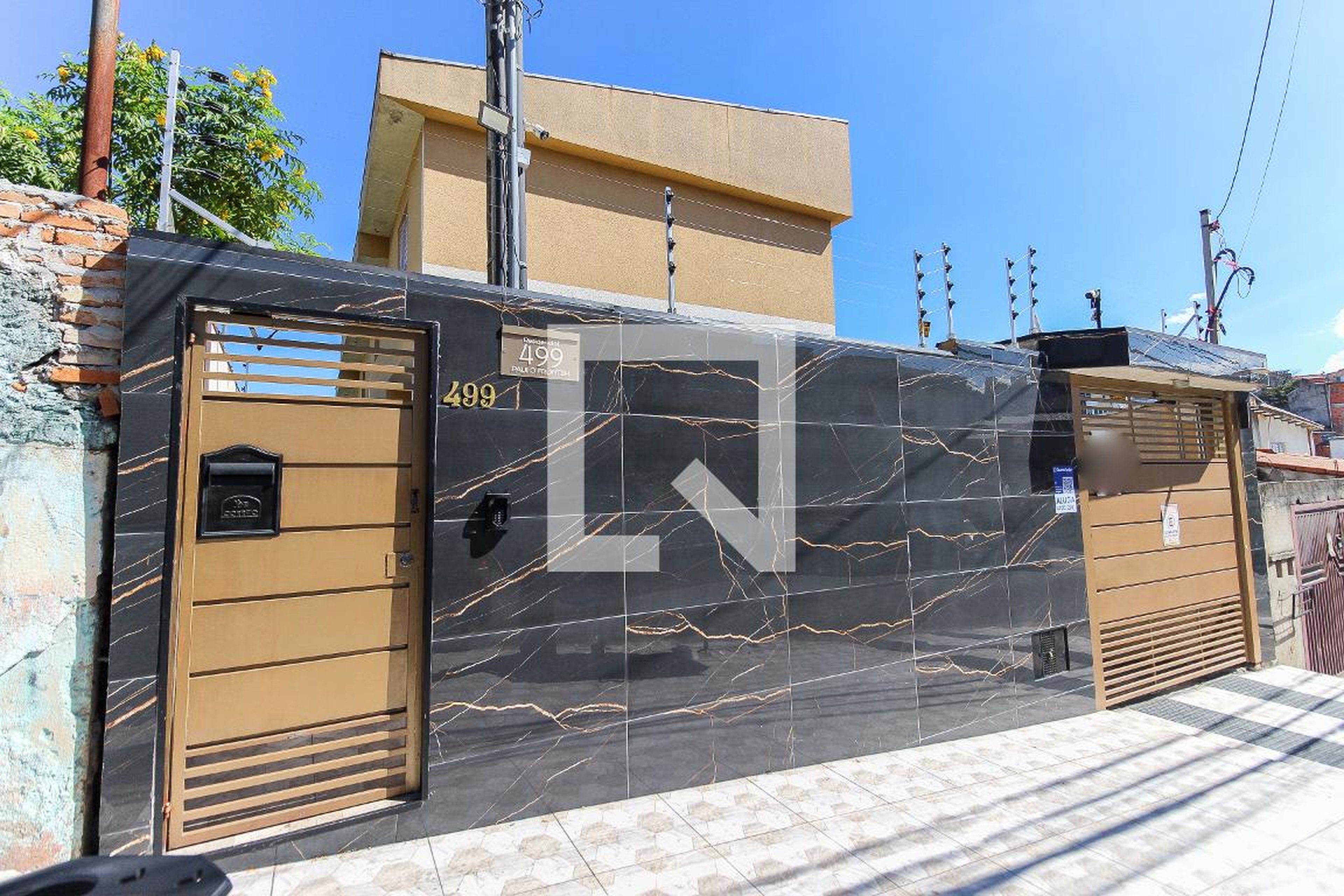 Fachada Condomínio em Rua Paulo Frontim, 499