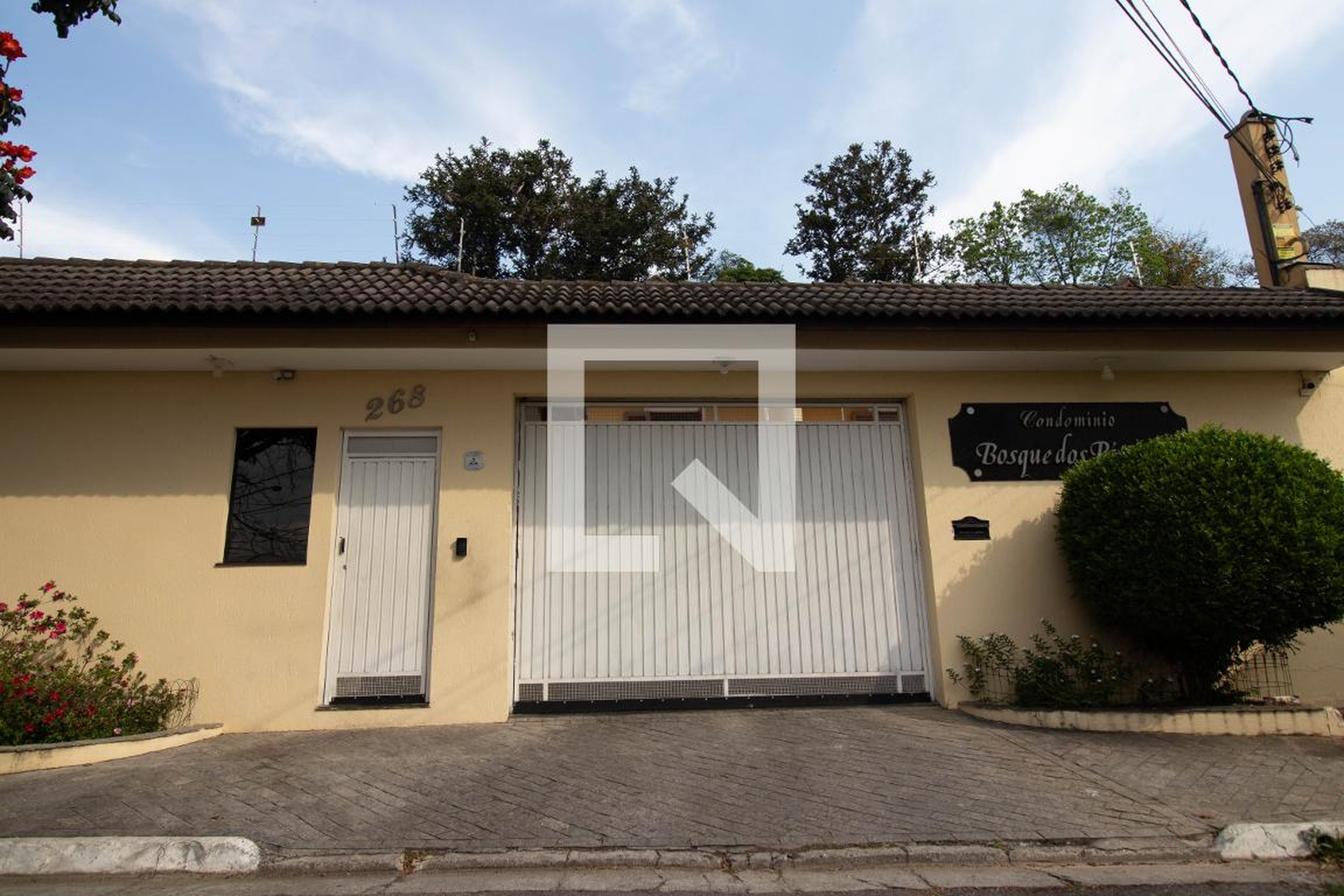 Fachada do Condomínio Condomínio Bosque dos Pássaros