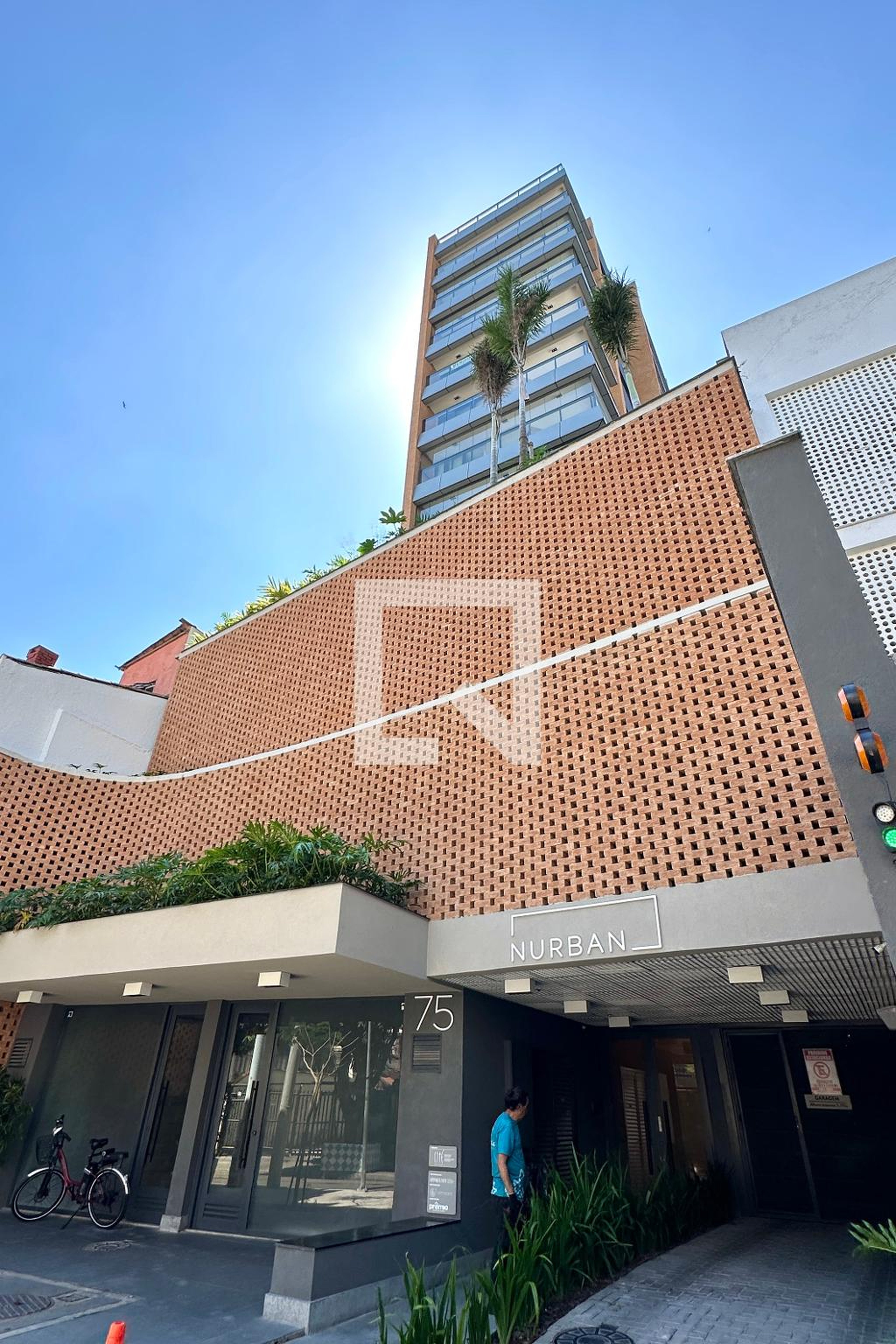 Fachada Condomínio em Rua Fernandes Guimarães, 75