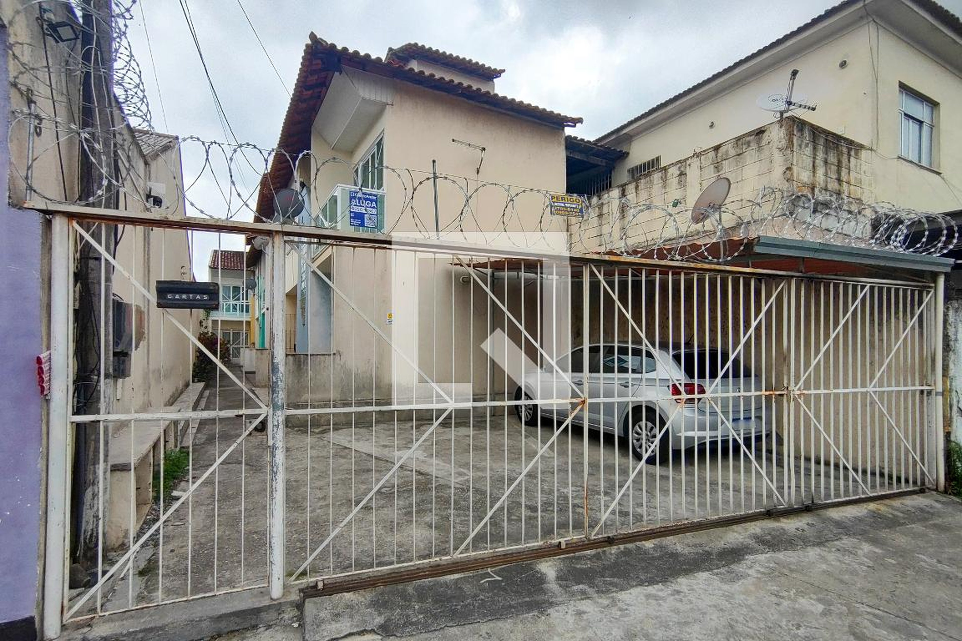 Fachada do condomínio Condomínio em Rua Capitão Felício Costa, 63