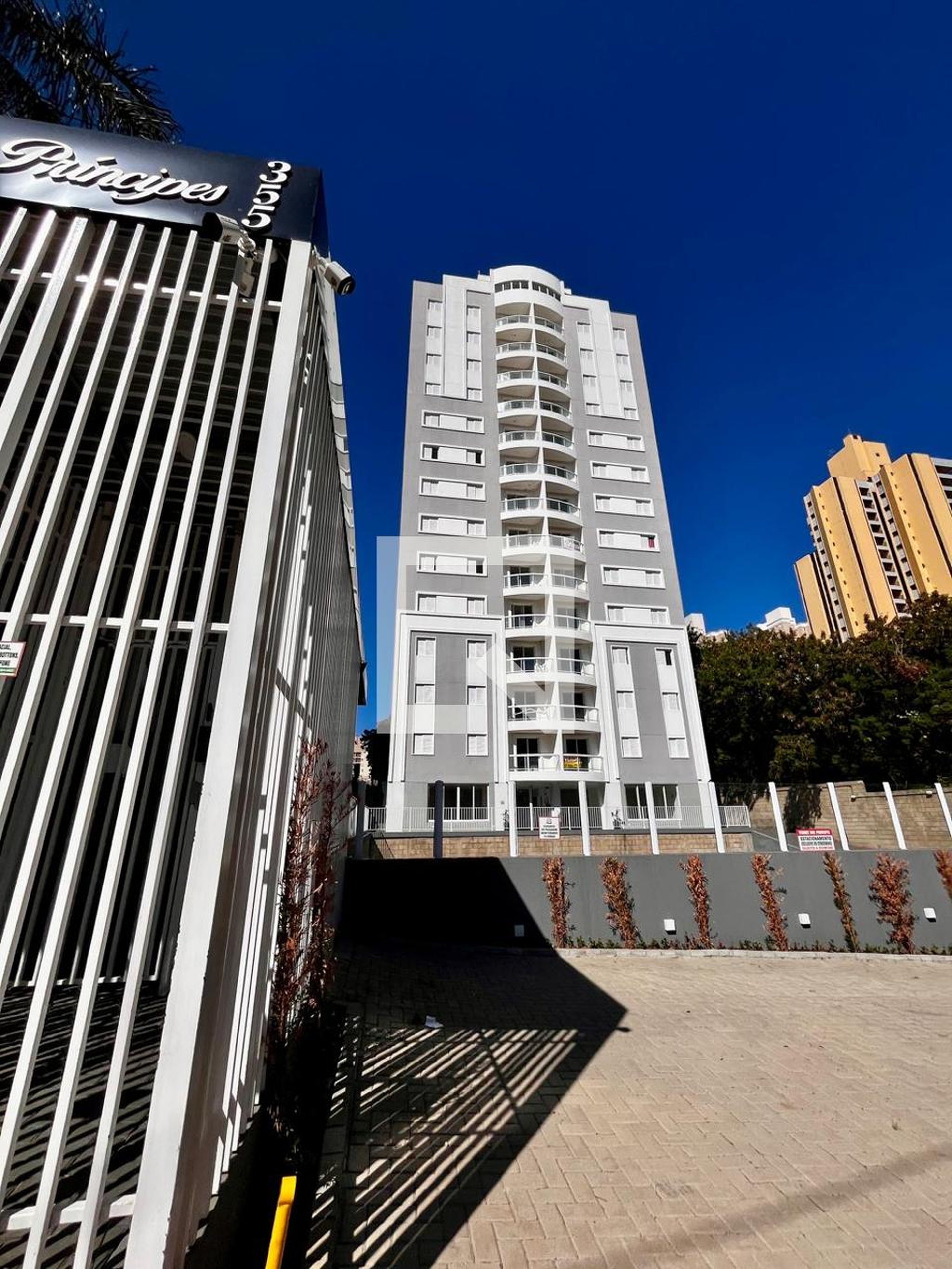 Fachada do Prédio Condomínio em Rua Hermantino Coelho, 355