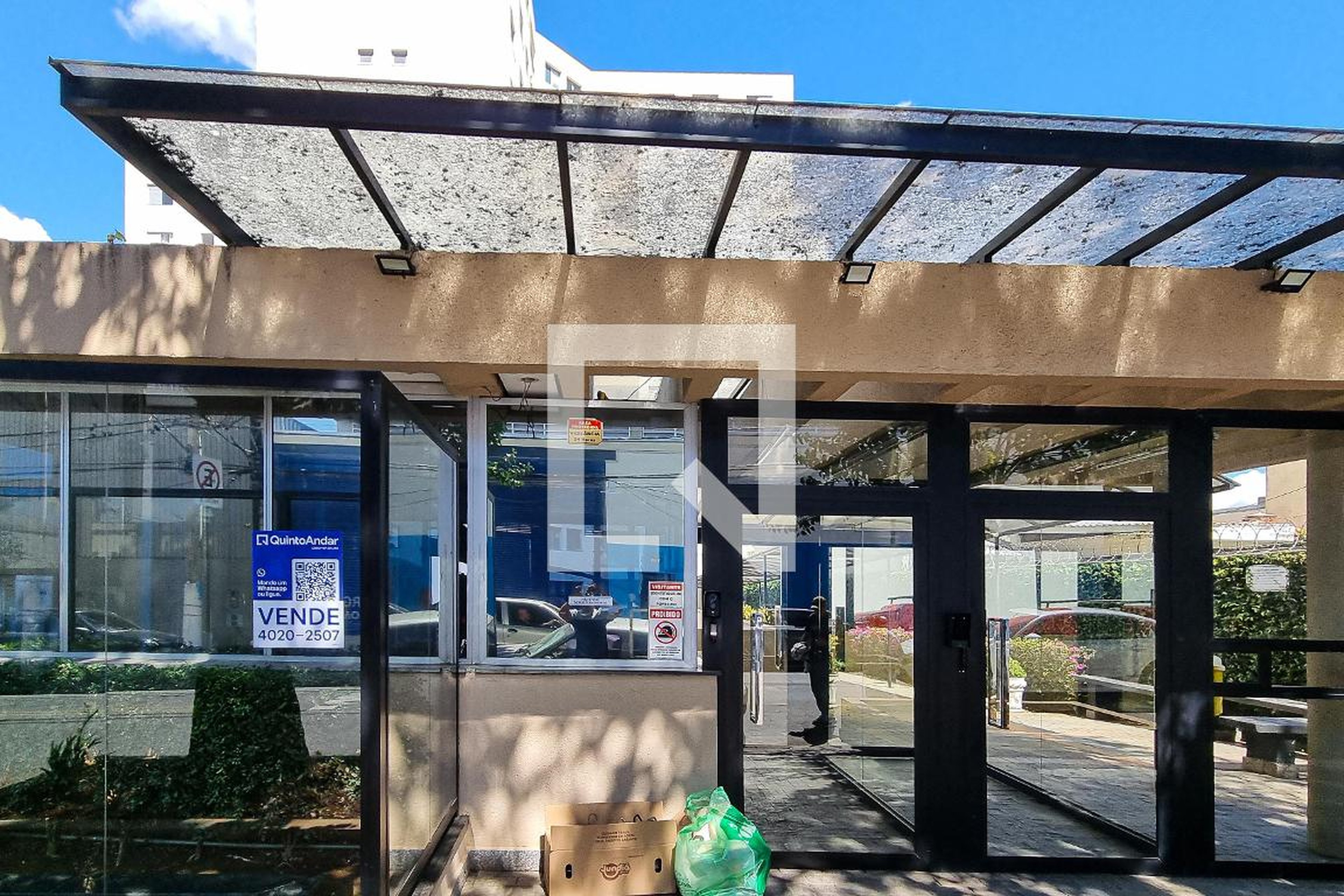 Fachada Condomínio em Rua Rego Barros, 560