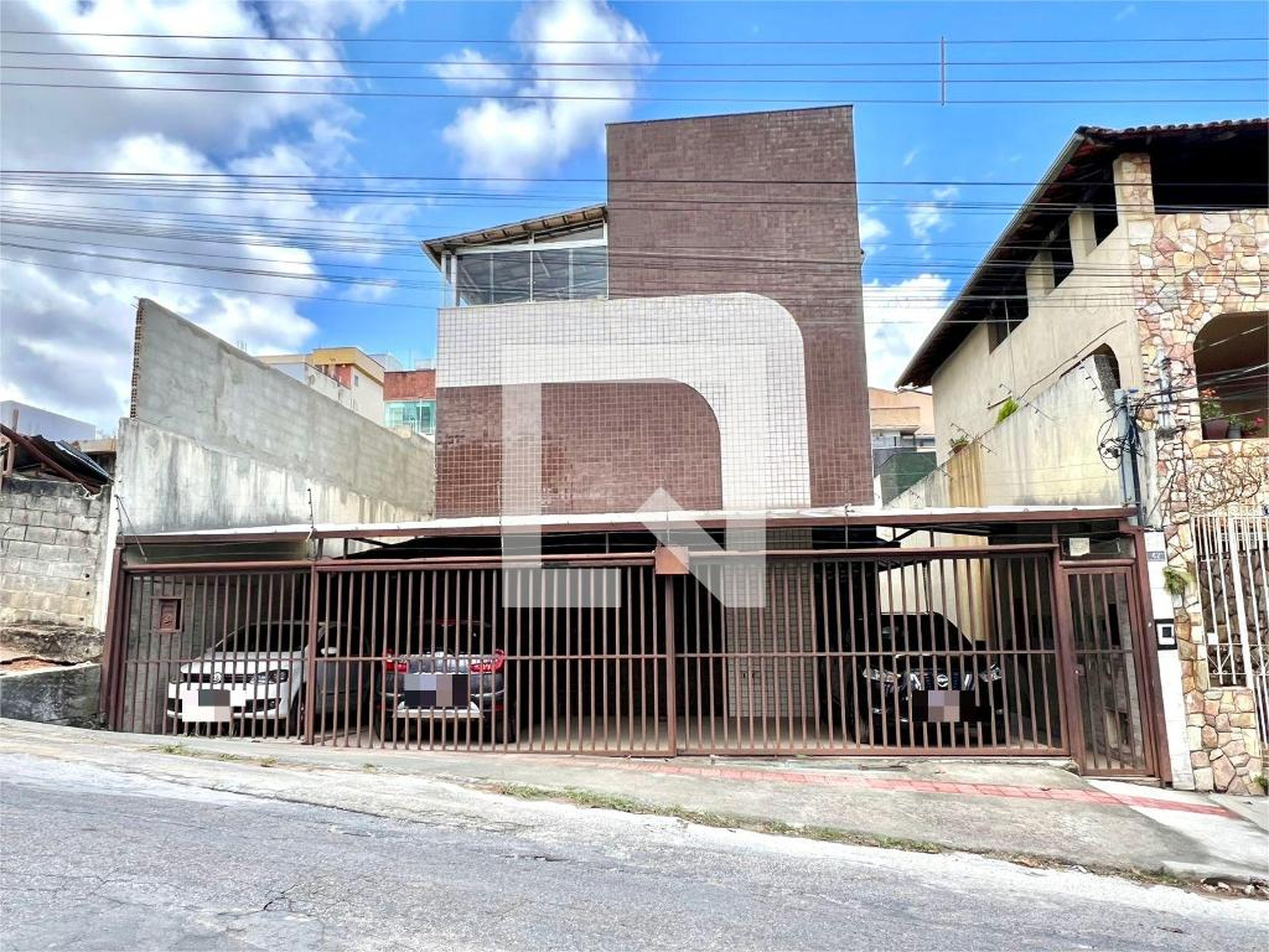 Fachada Condomínio em Rua Juíz Francisco Horta, 42