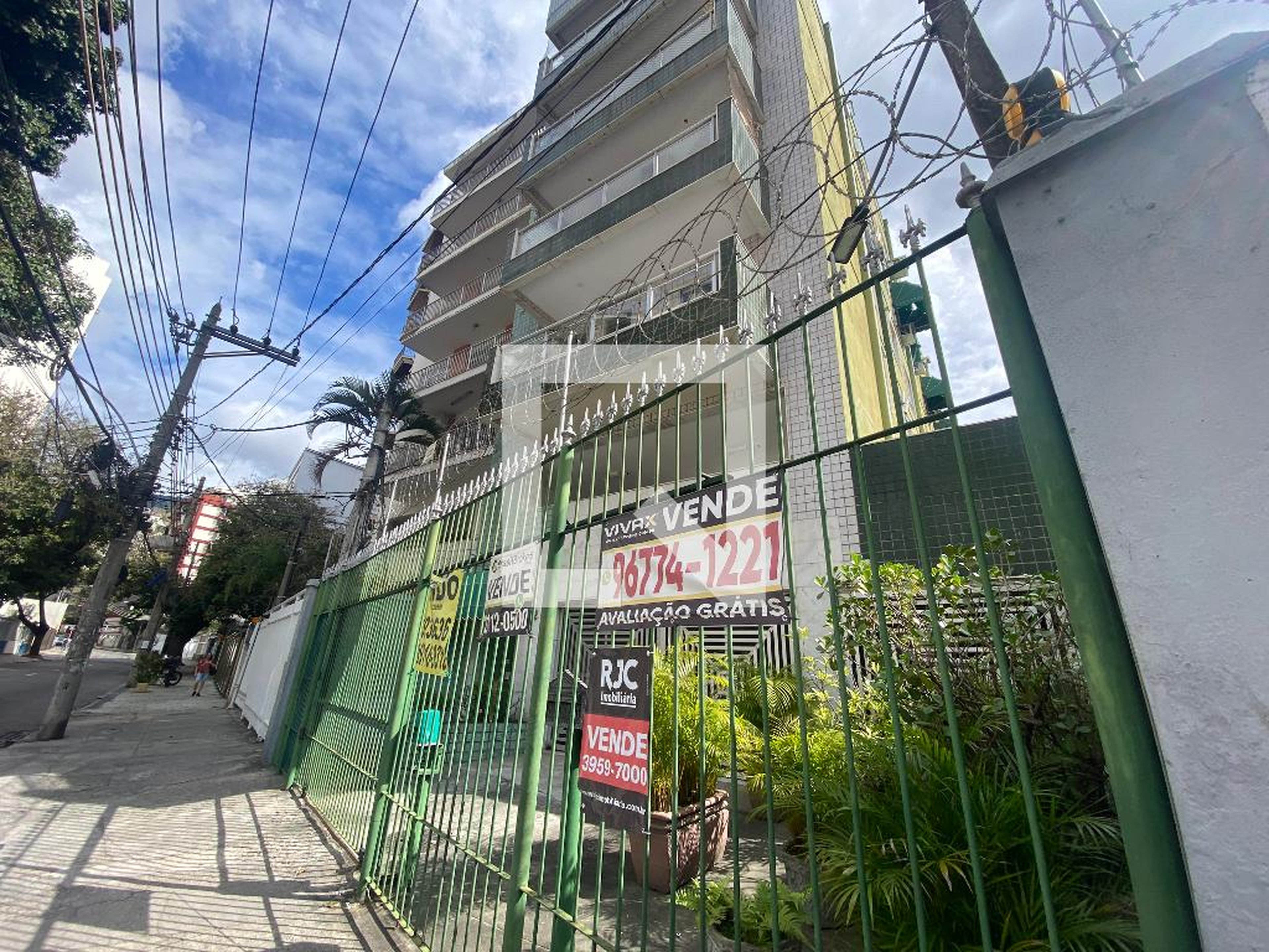 Fachada do Prédio Condomínio em Rua Fábio Luz, 62